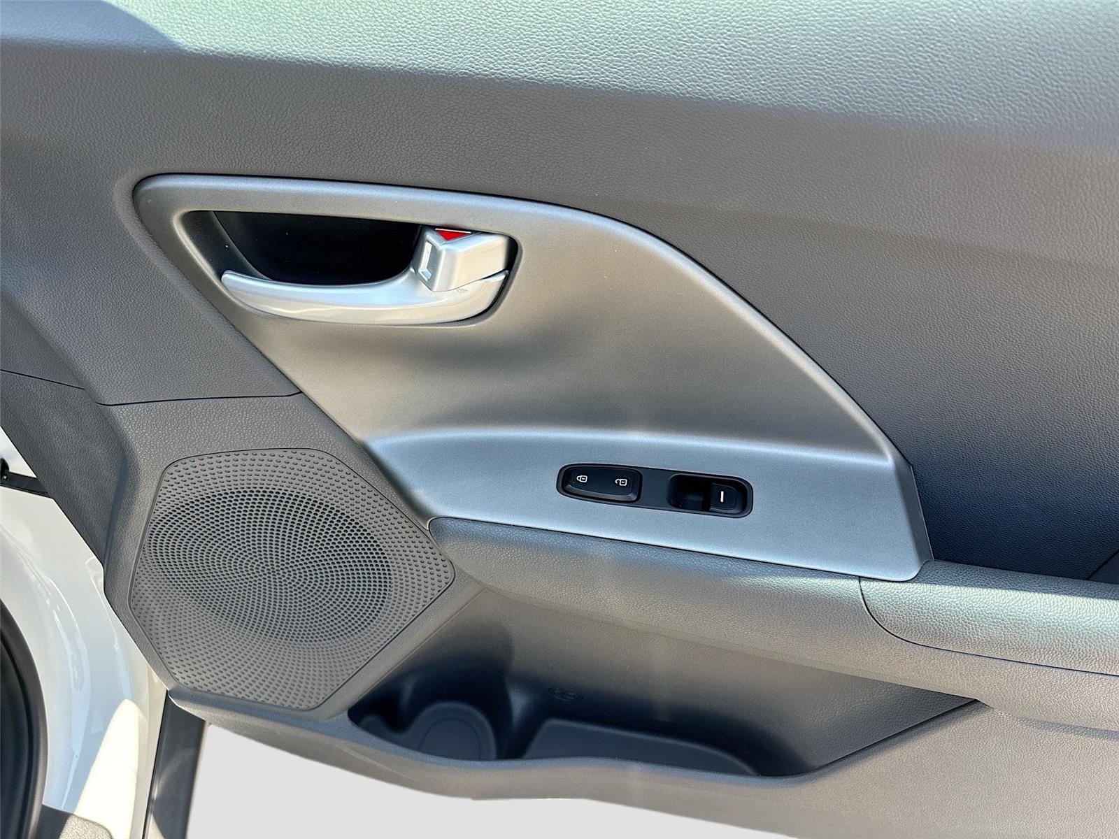 2022 Kia Niro LX