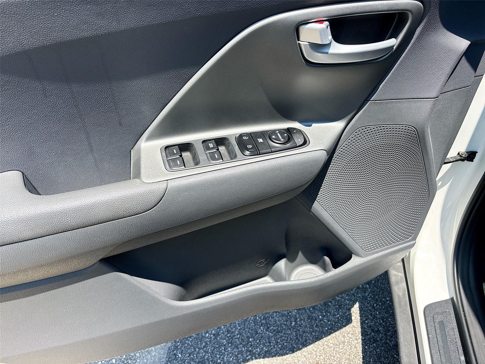 2022 Kia Niro LX