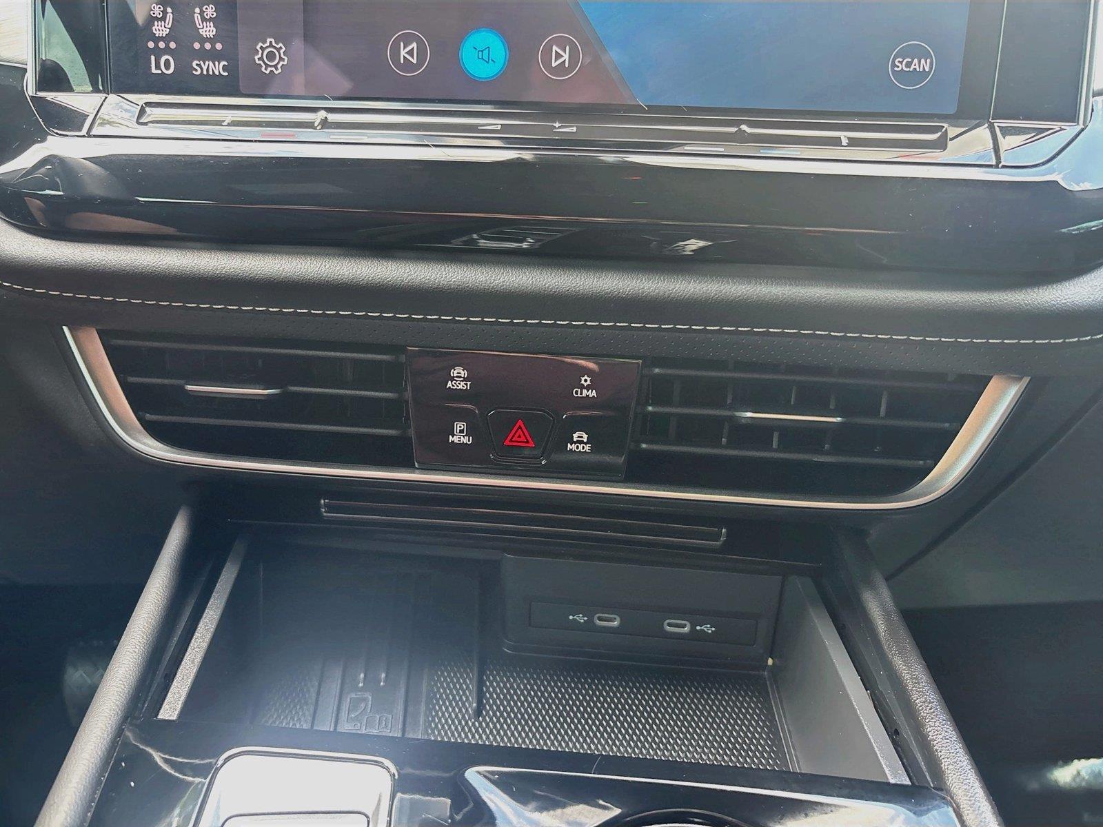 2025 Volkswagen Atlas Cross Sport 2.0T SE w/Technology