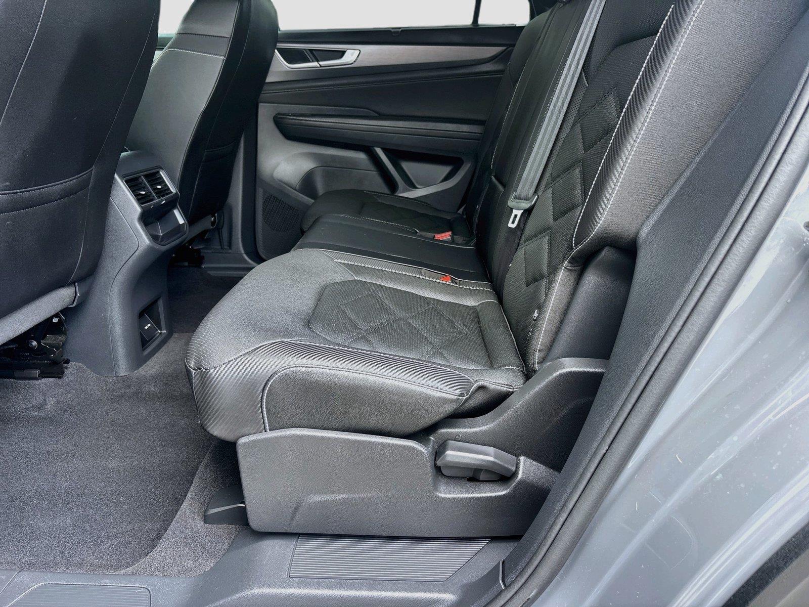 2025 Volkswagen Atlas Cross Sport 2.0T SE w/Technology