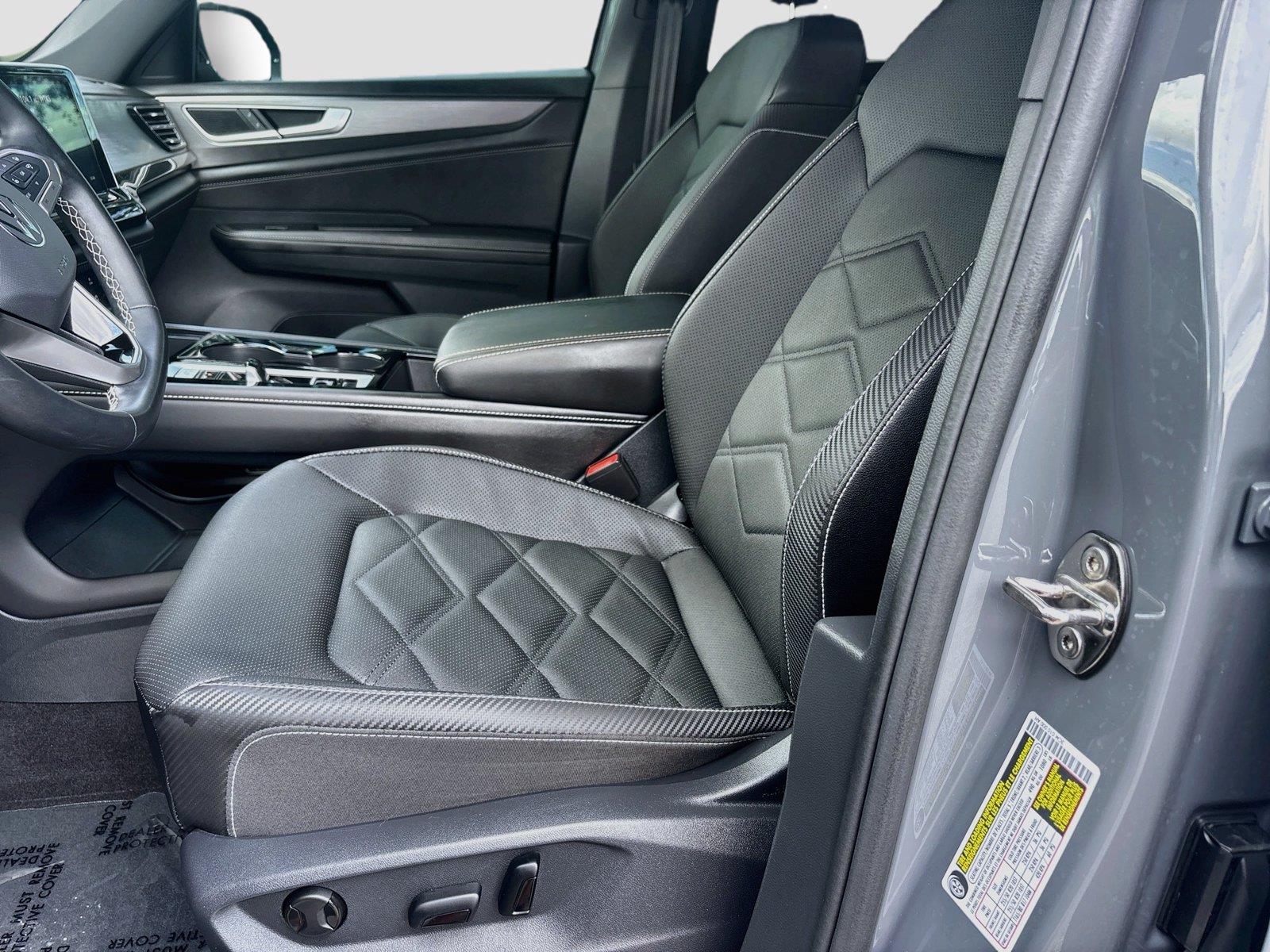 2025 Volkswagen Atlas Cross Sport 2.0T SE w/Technology