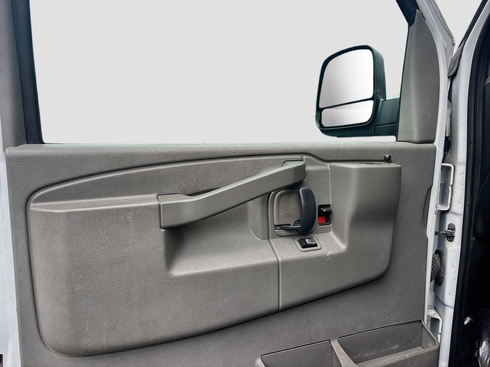 2020 Chevrolet Express Passenger LT