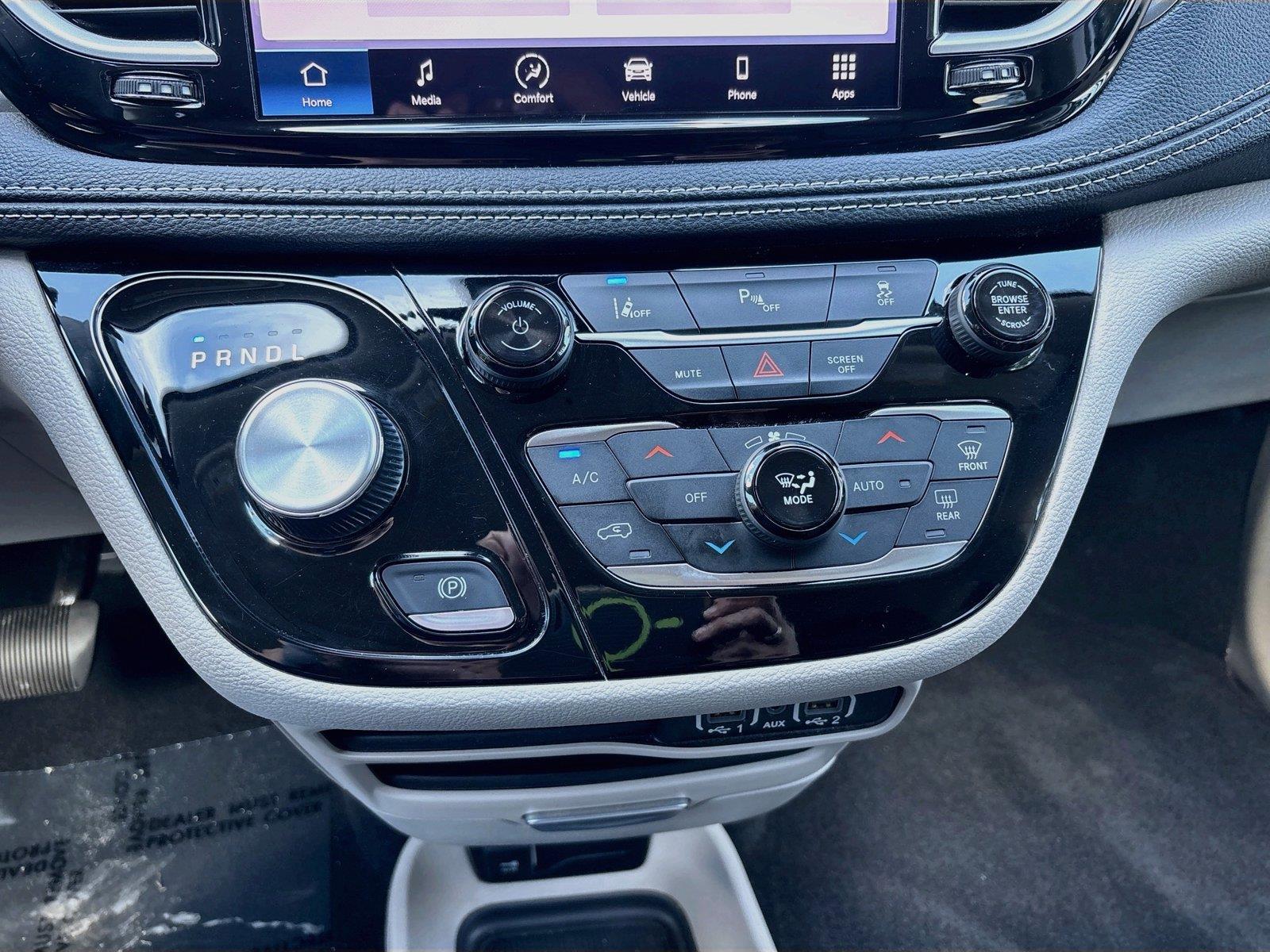 2023 Chrysler Pacifica Hybrid Touring L