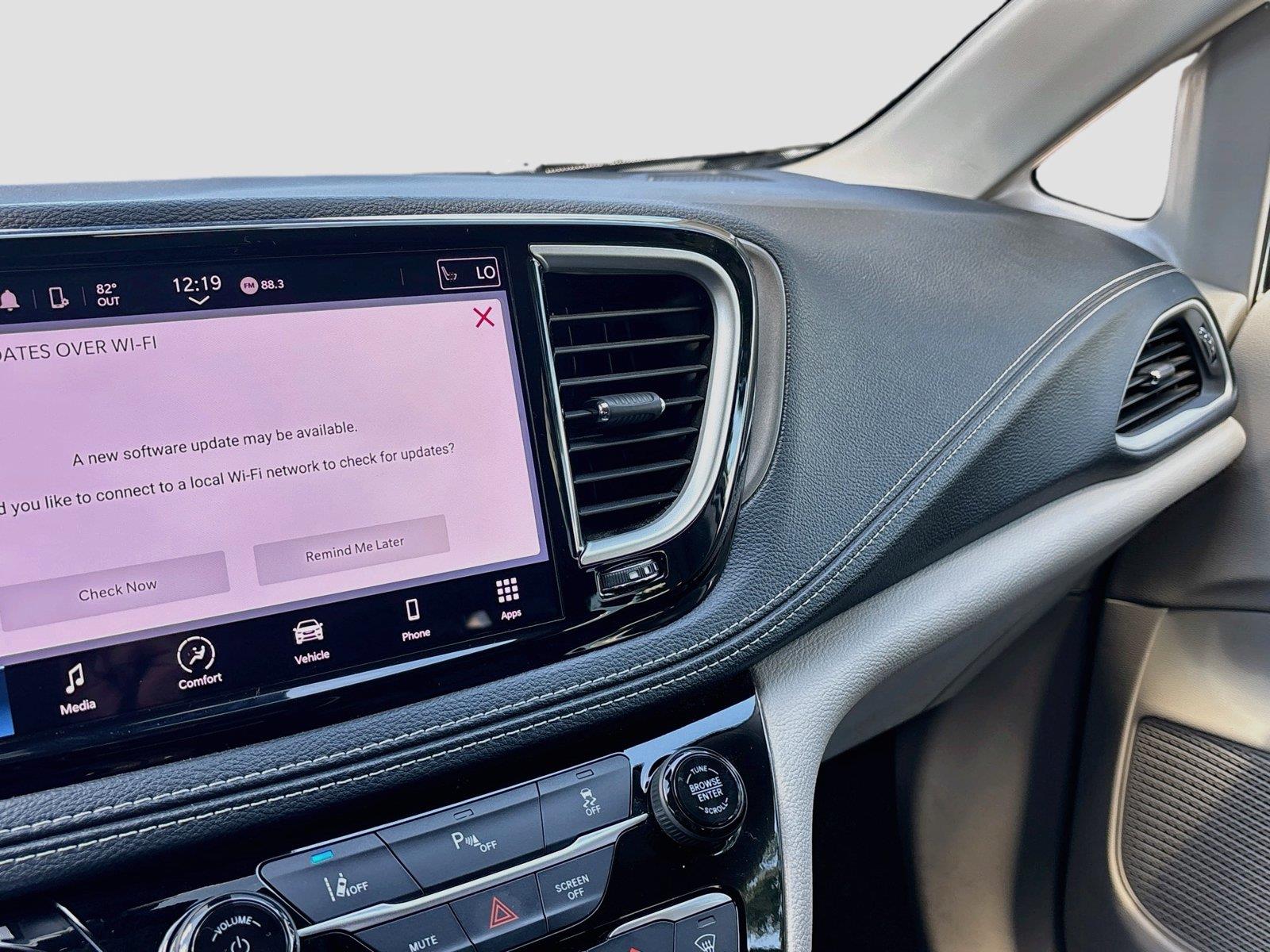 2023 Chrysler Pacifica Hybrid Touring L