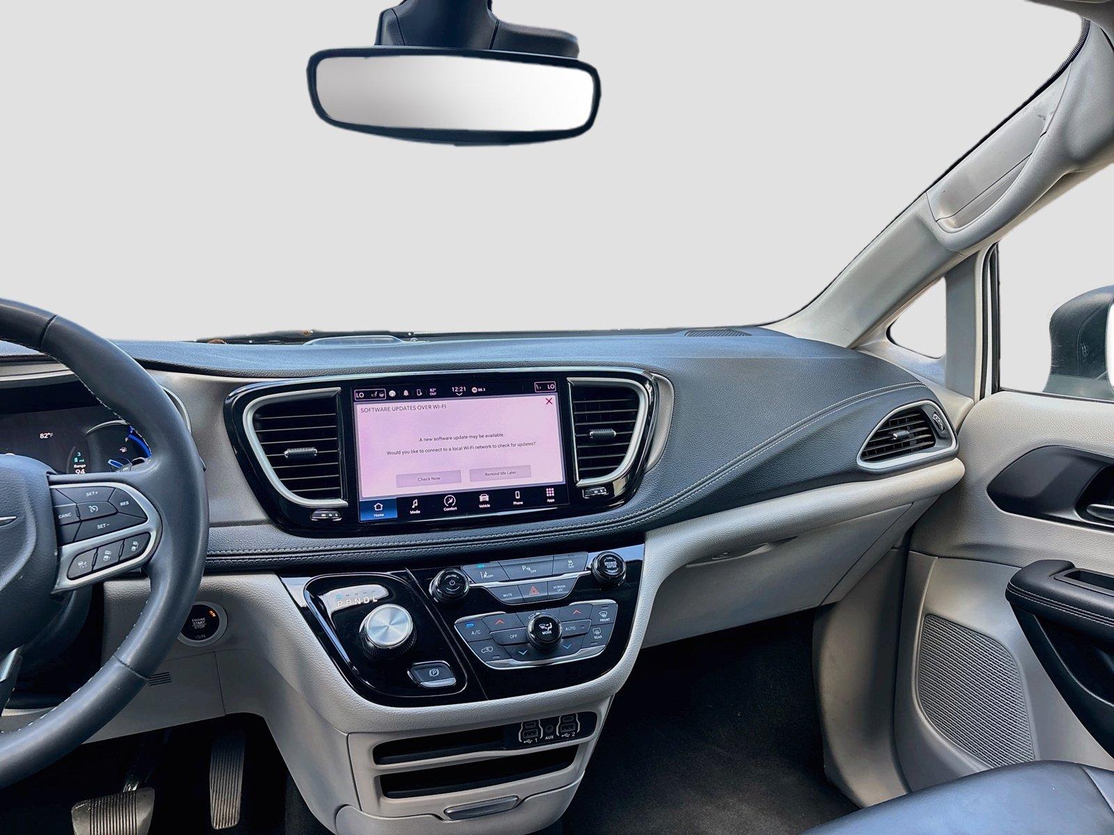 2023 Chrysler Pacifica Hybrid Touring L