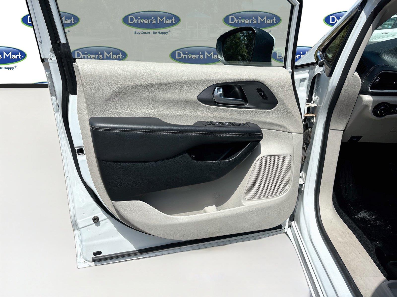 2023 Chrysler Pacifica Hybrid Touring L