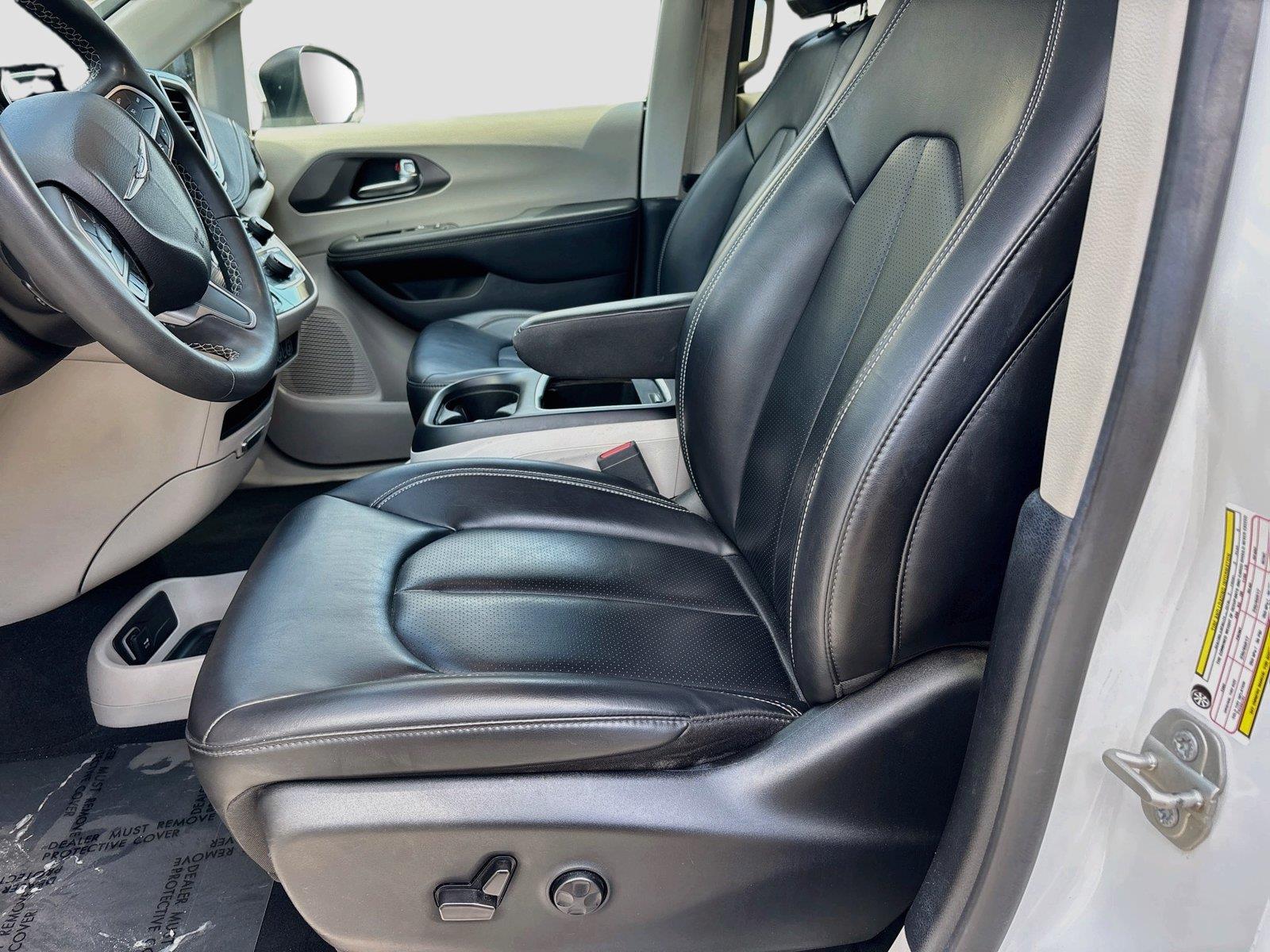 2023 Chrysler Pacifica Hybrid Touring L