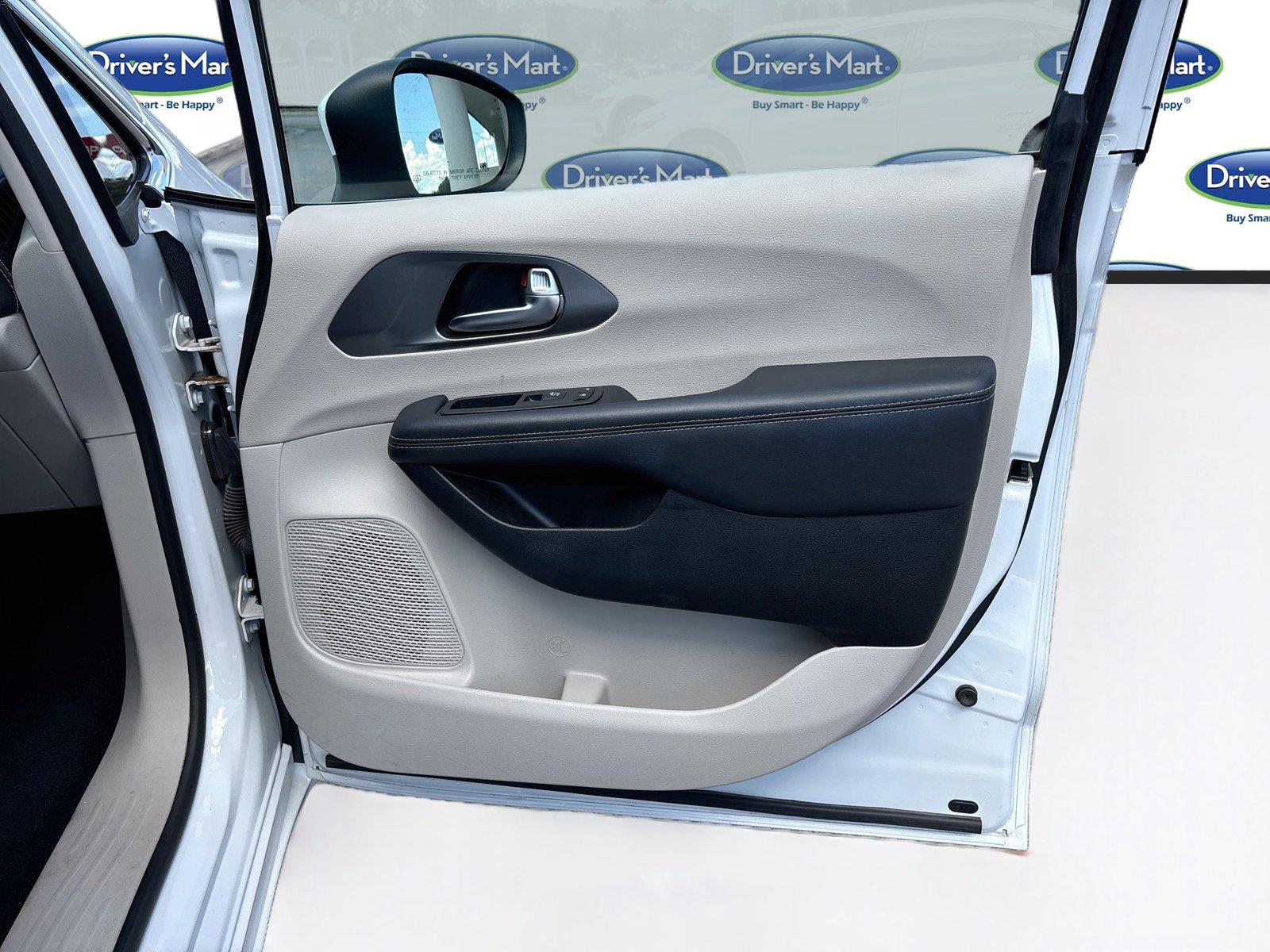 2023 Chrysler Pacifica Hybrid Touring L