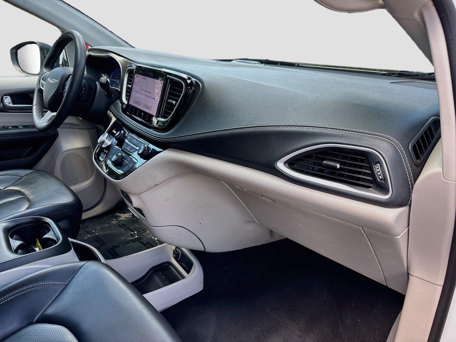 2023 Chrysler Pacifica Hybrid Touring L