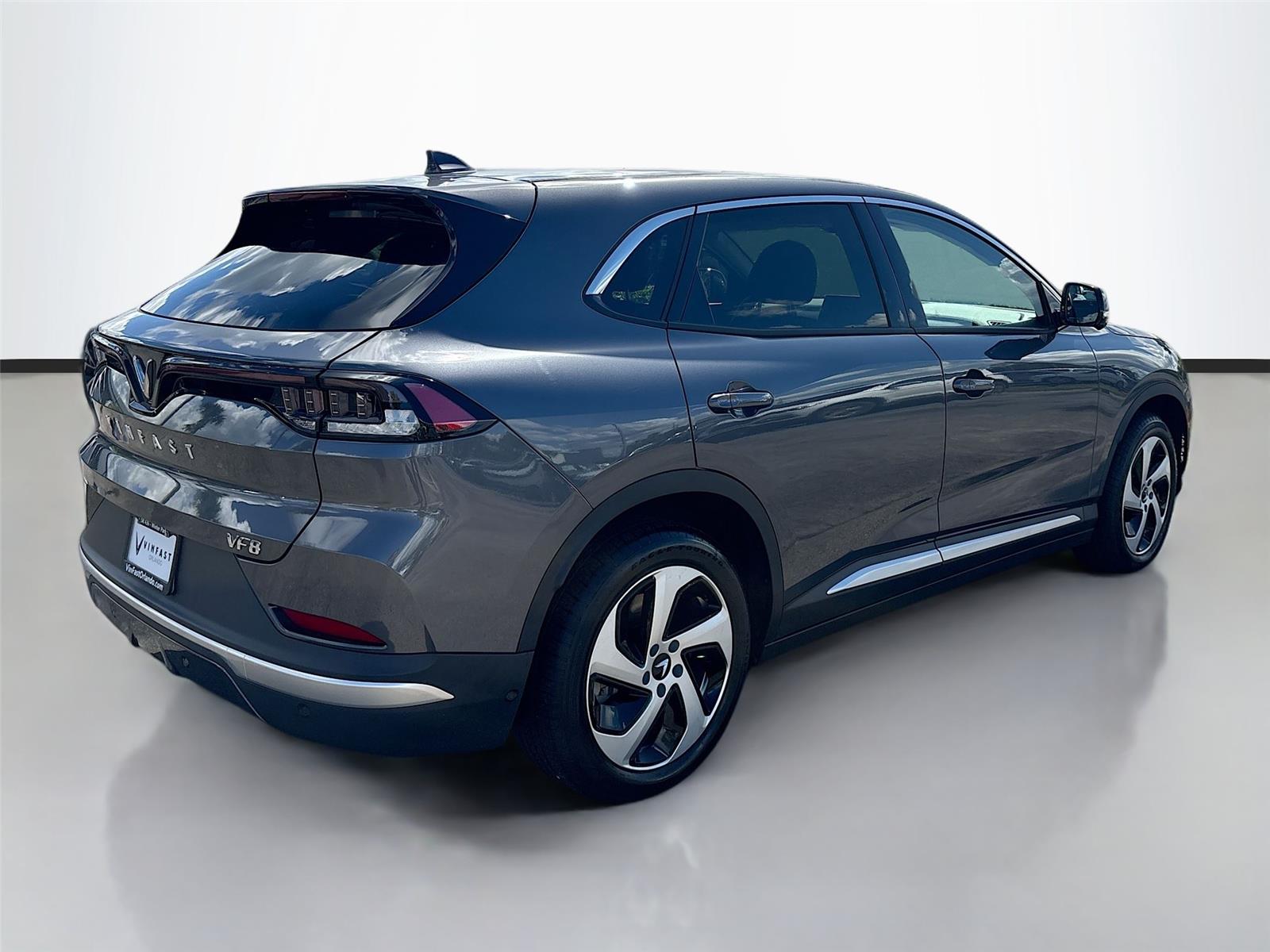 2025 VinFast VF 8 Eco