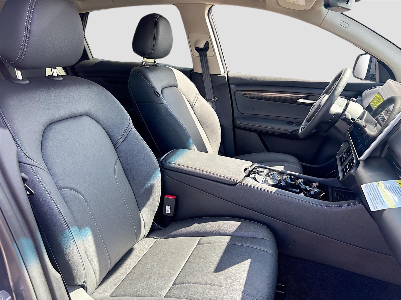 2025 VinFast VF 8 Eco