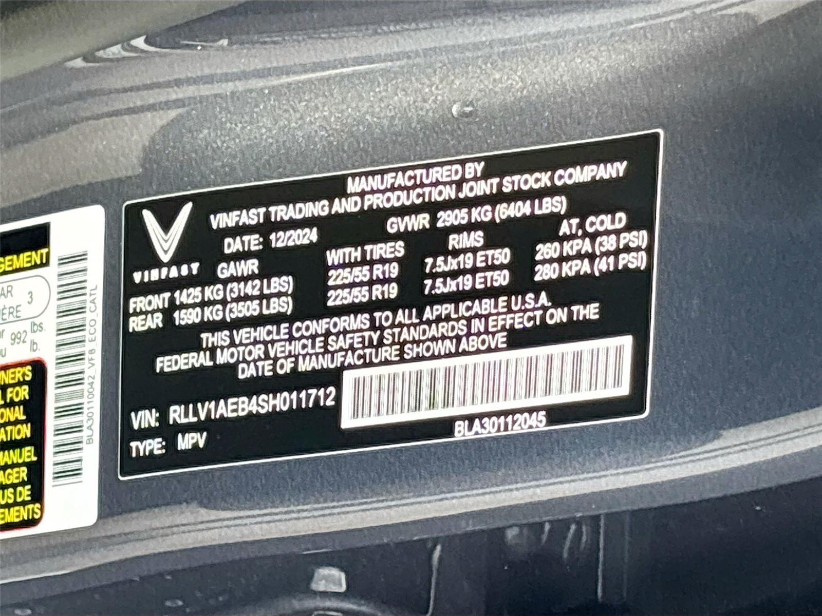 2025 VinFast VF 8 Eco