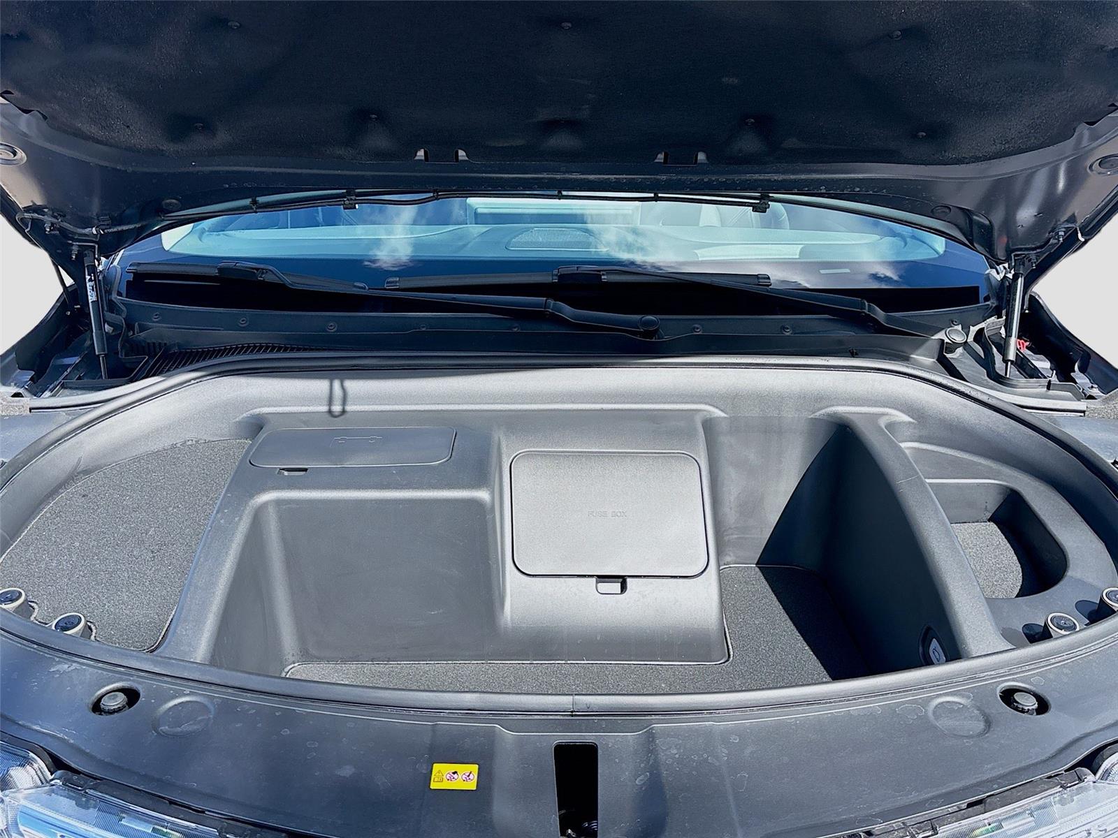 2025 VinFast VF 8 Eco