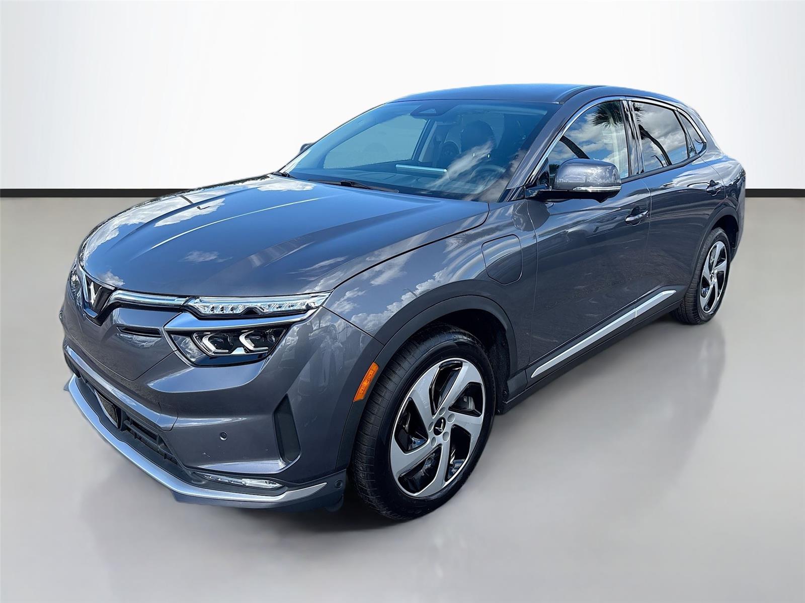 2025 VinFast VF 8 Eco