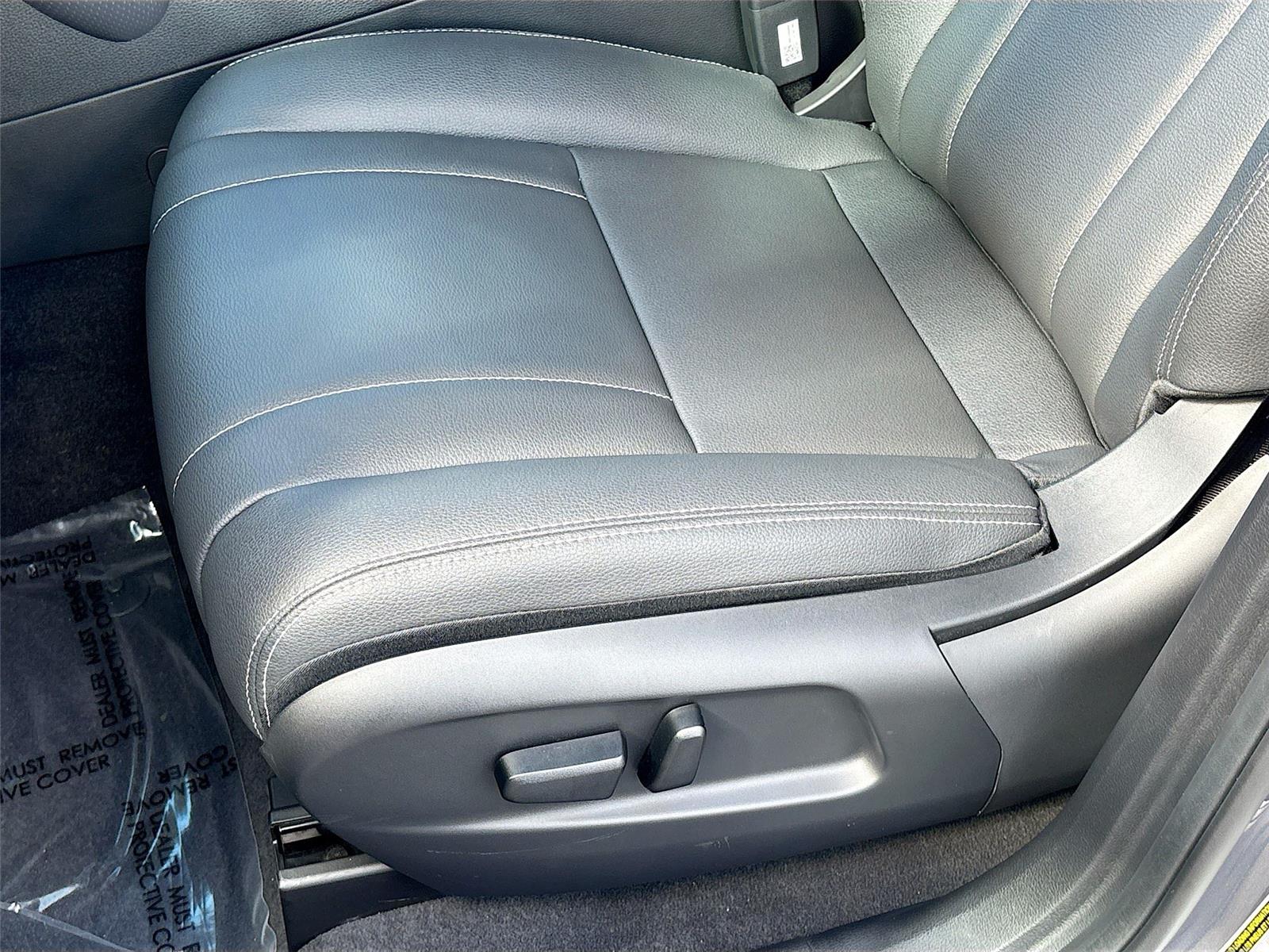 2025 VinFast VF 8 Eco