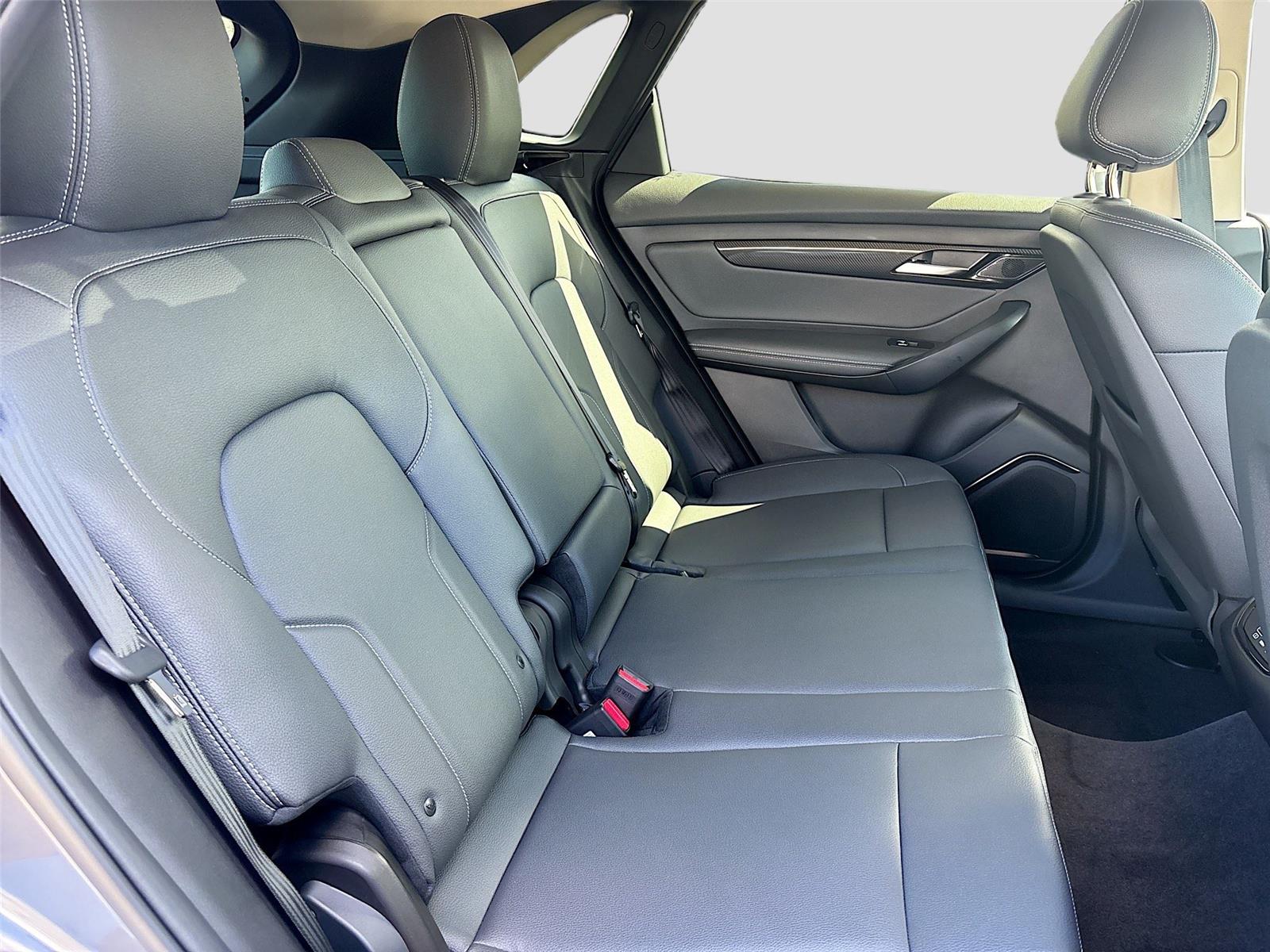 2025 VinFast VF 8 Eco