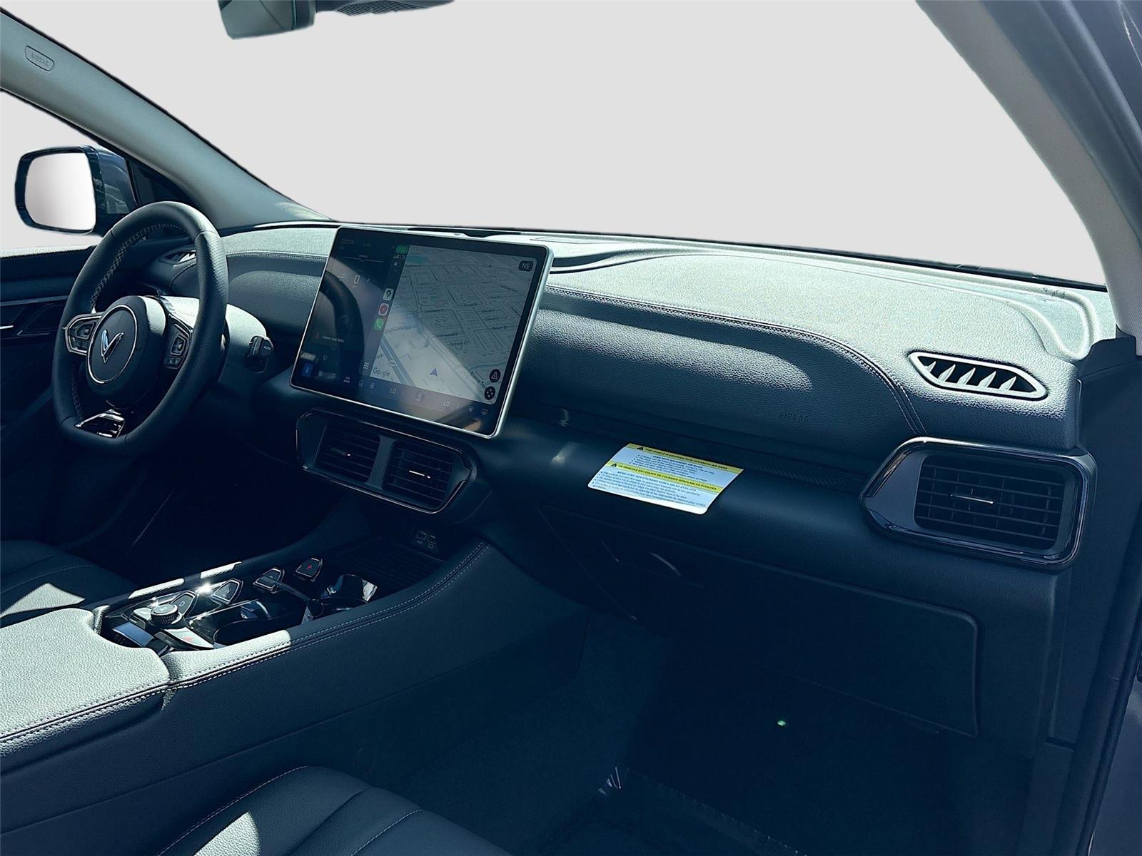 2025 VinFast VF 8 Eco