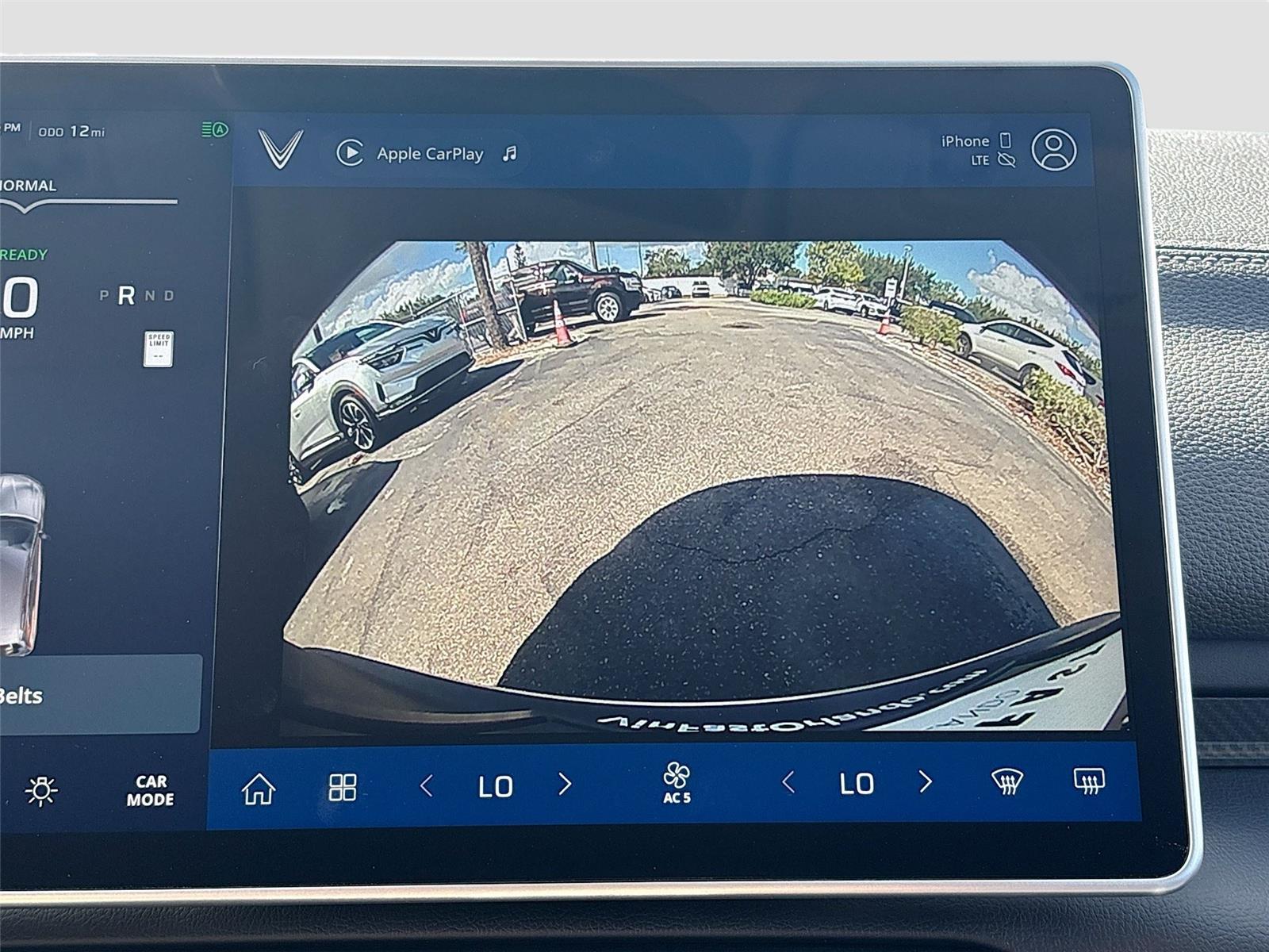 2025 VinFast VF 8 Eco