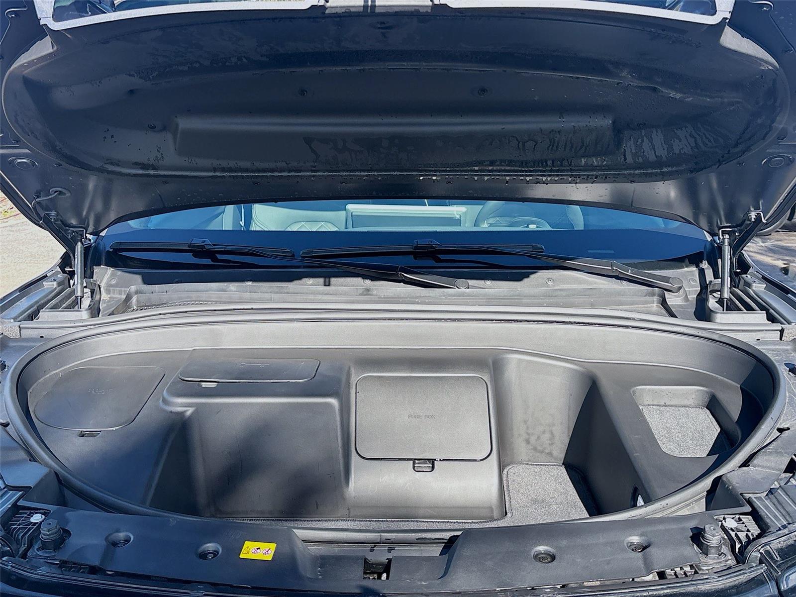 2024 VinFast VF 9 Plus