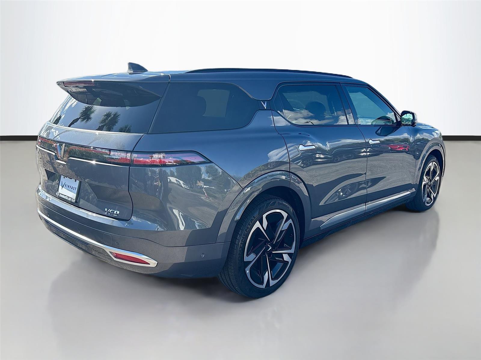 2024 VinFast VF 9 Plus
