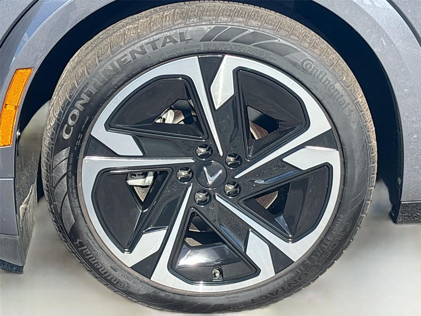 2024 VinFast VF 9 Plus