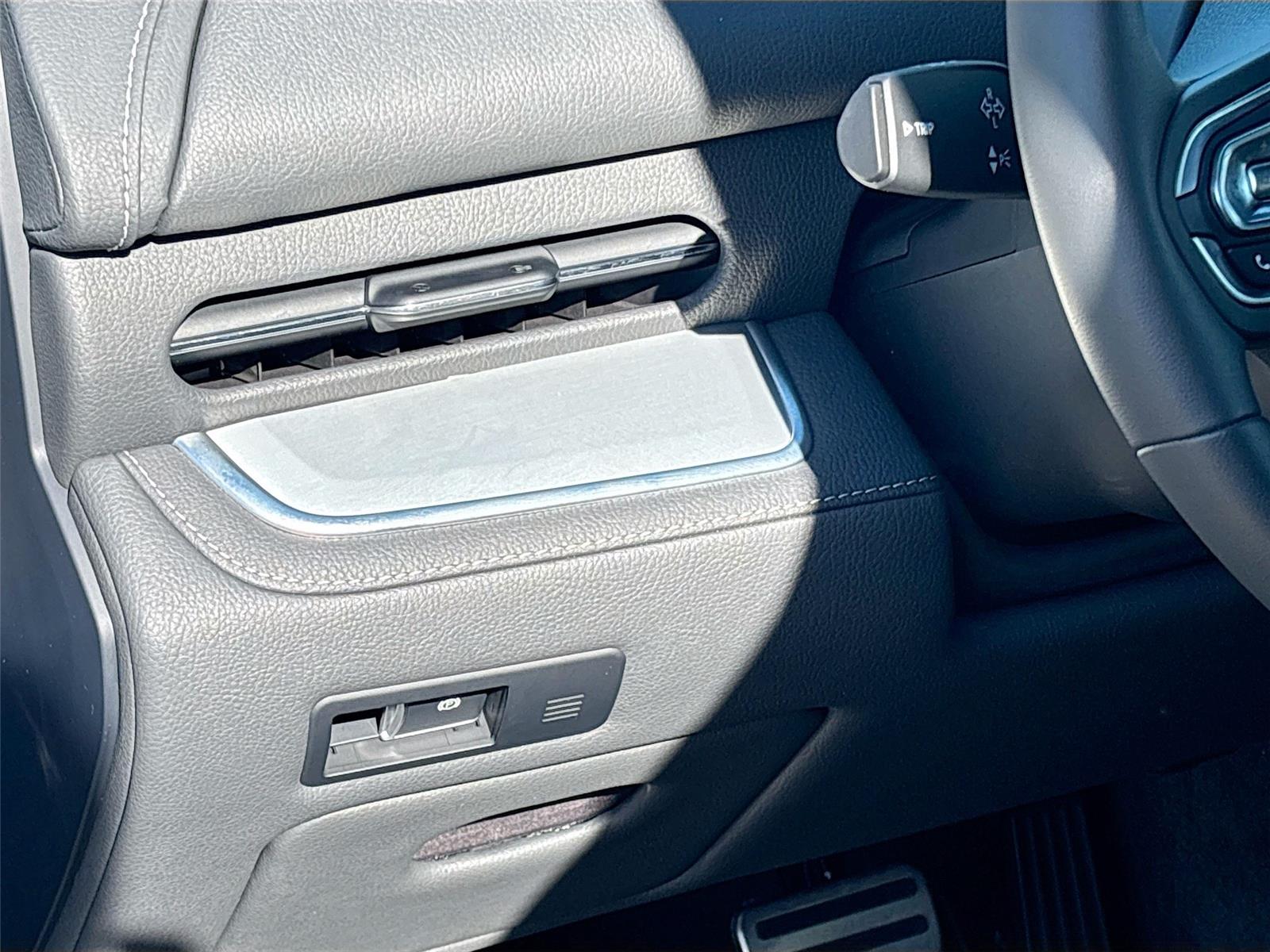 2024 VinFast VF 9 Plus