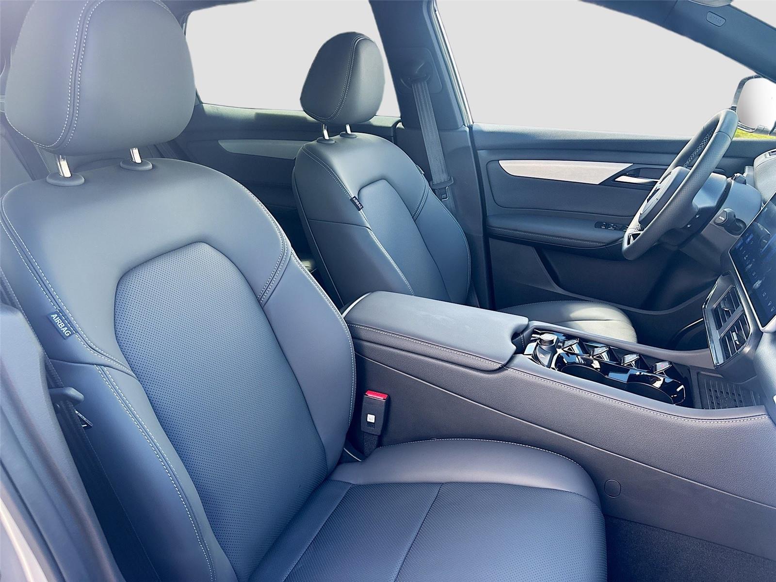 2025 VinFast VF 8 Plus