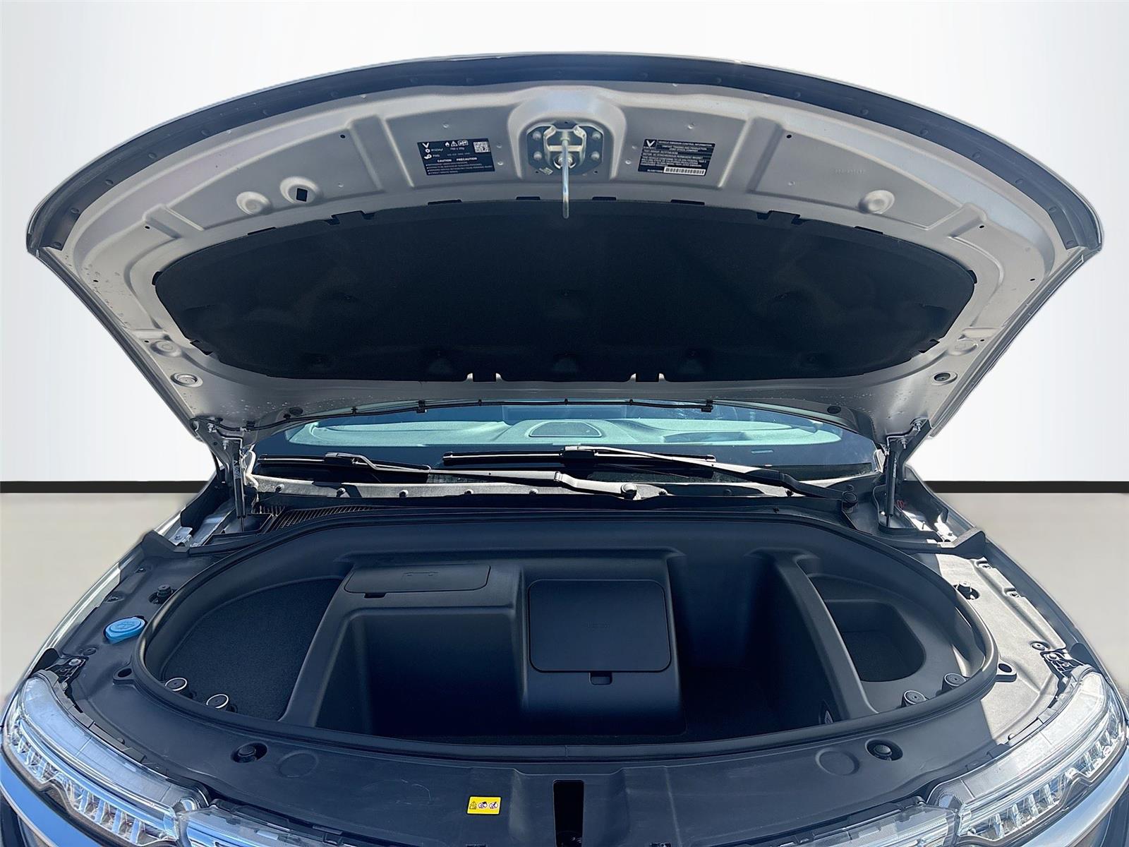 2025 VinFast VF 8 Plus