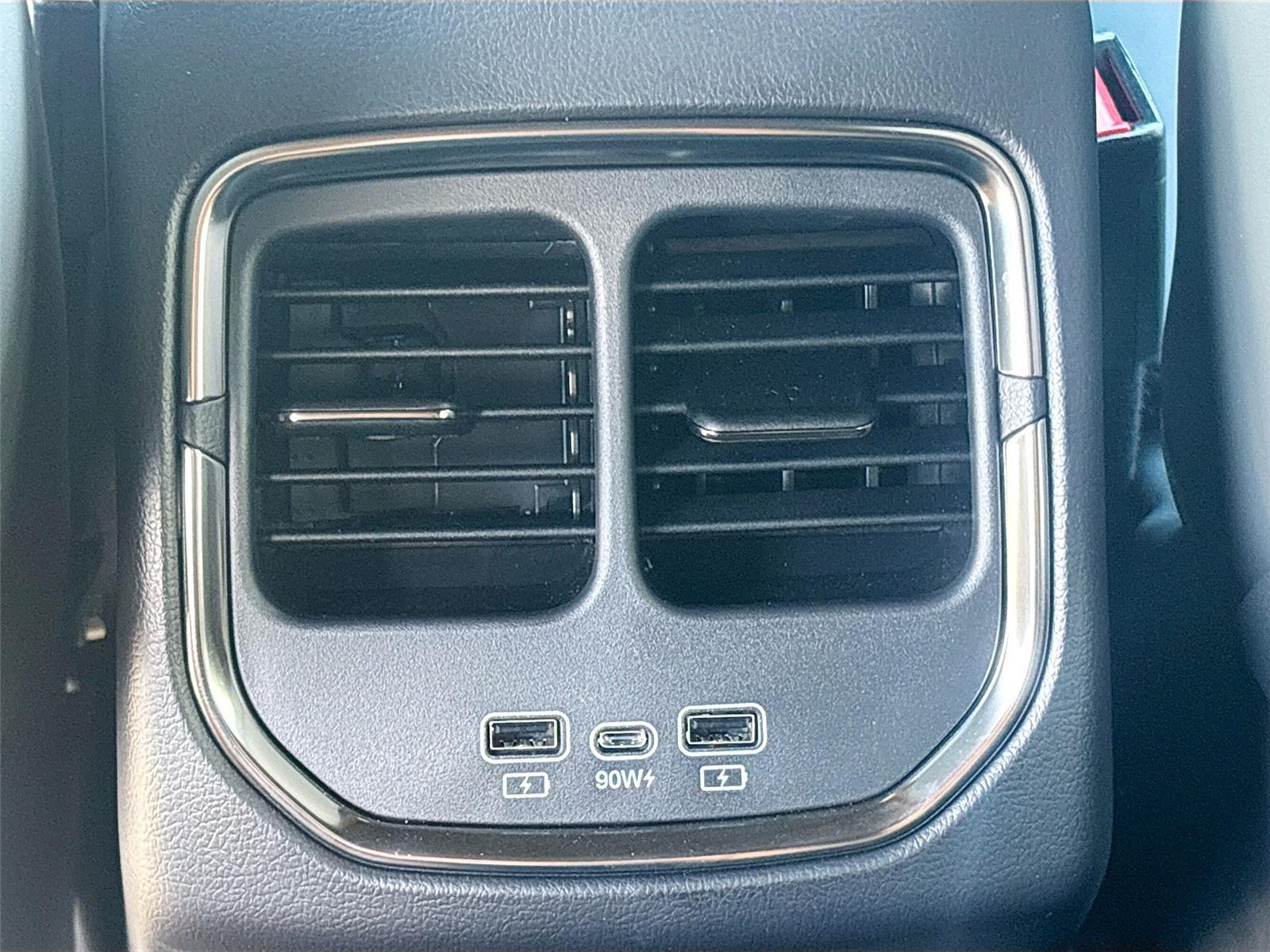 2025 VinFast VF 8 Plus