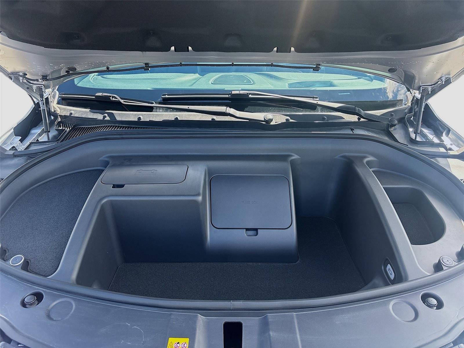 2025 VinFast VF 8 Plus