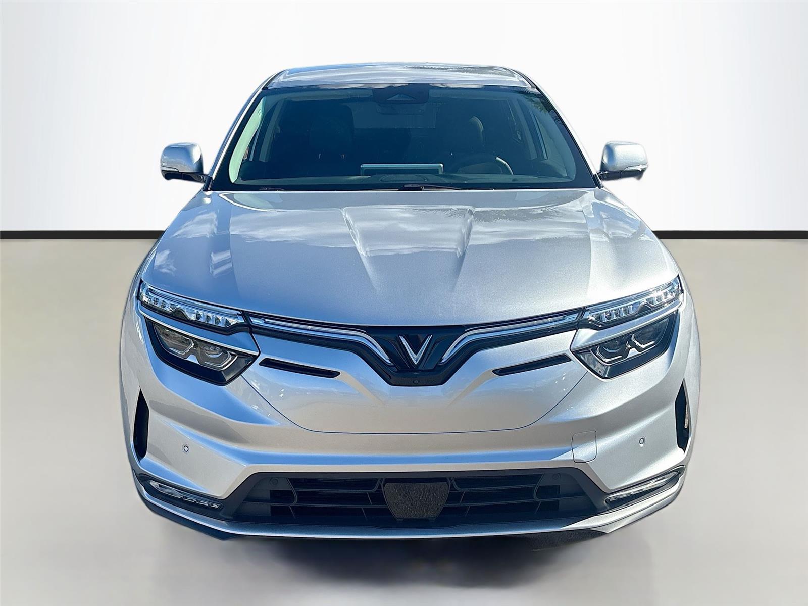 2025 VinFast VF 8 Eco