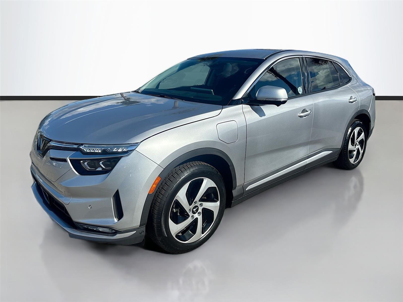 2025 VinFast VF 8 Eco