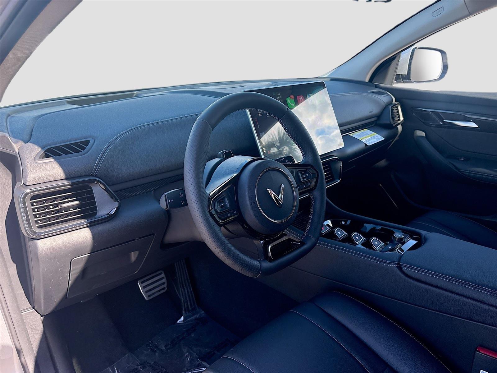 2025 VinFast VF 8 Eco