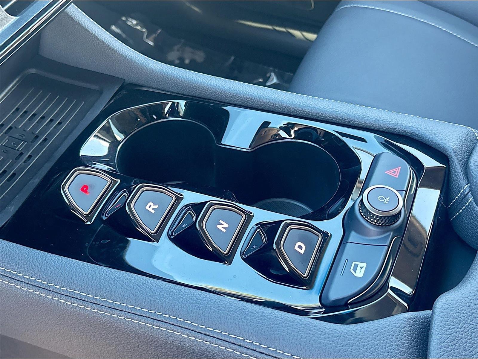 2025 VinFast VF 8 Eco