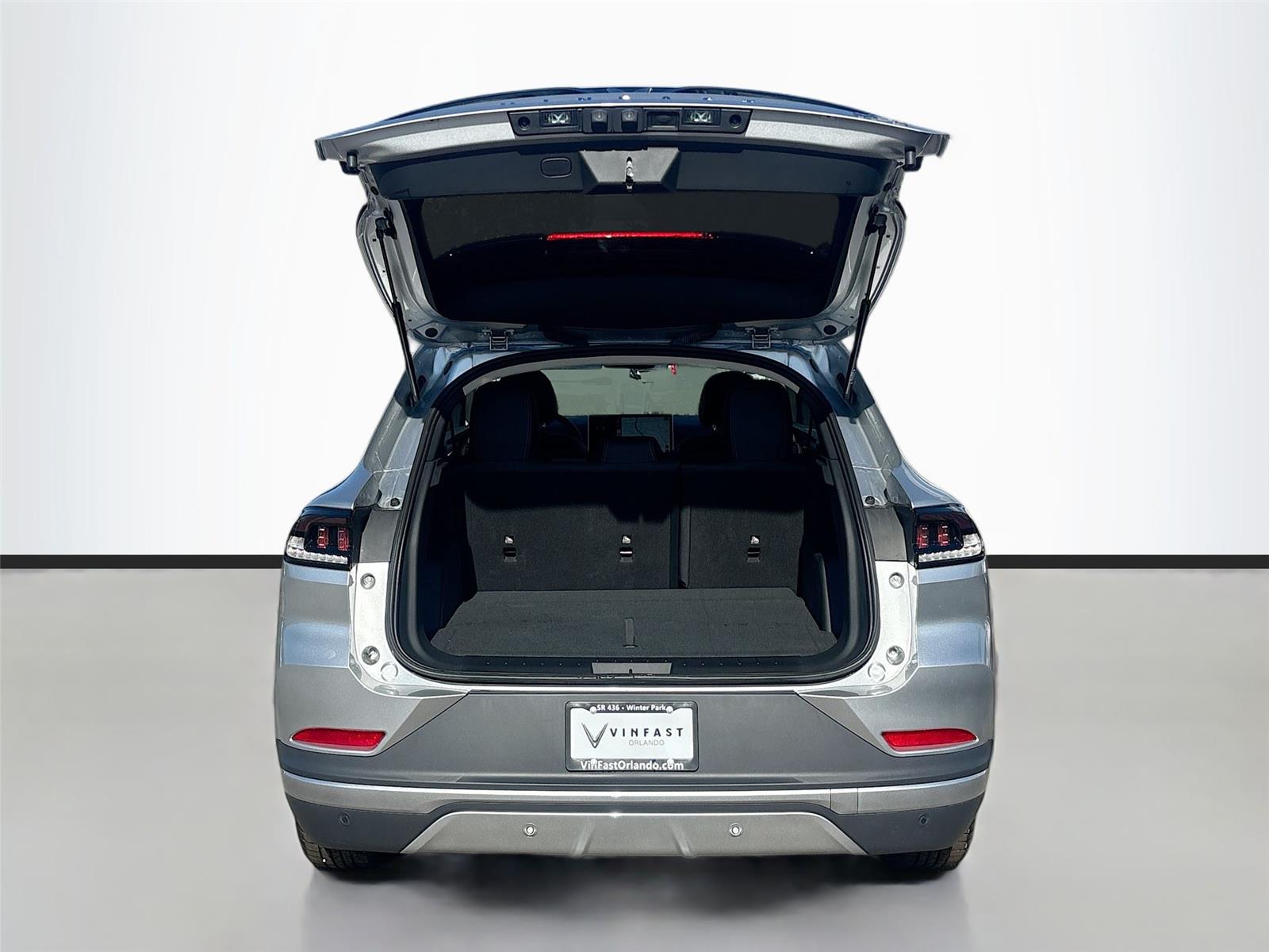 2025 VinFast VF 8 Eco