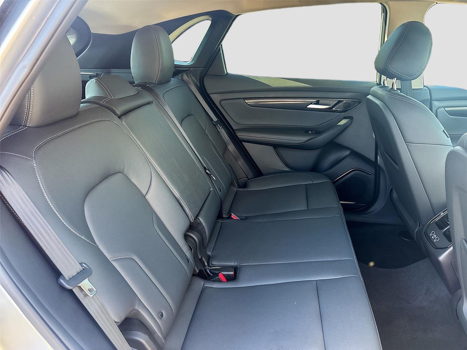 2025 VinFast VF 8 Eco