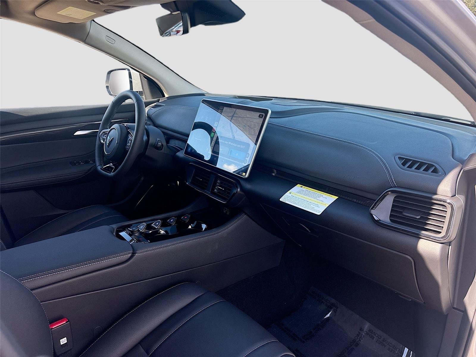 2025 VinFast VF 8 Eco