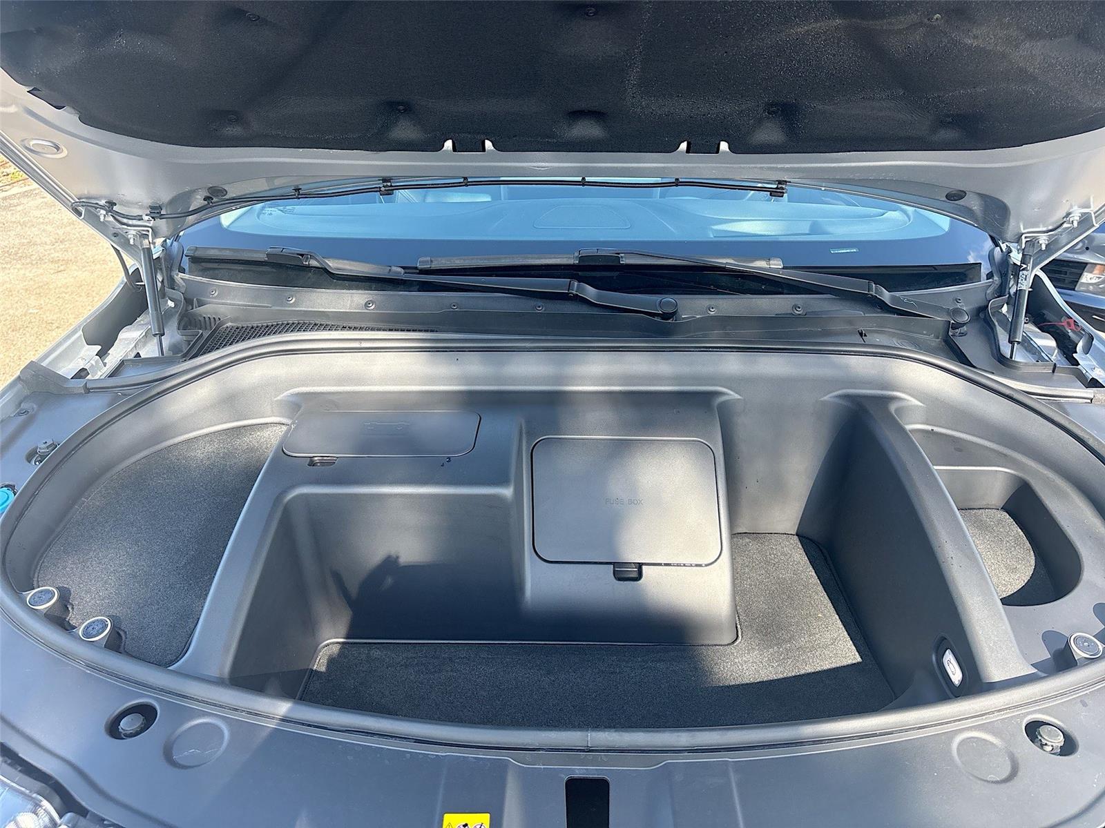 2025 VinFast VF 8 Eco