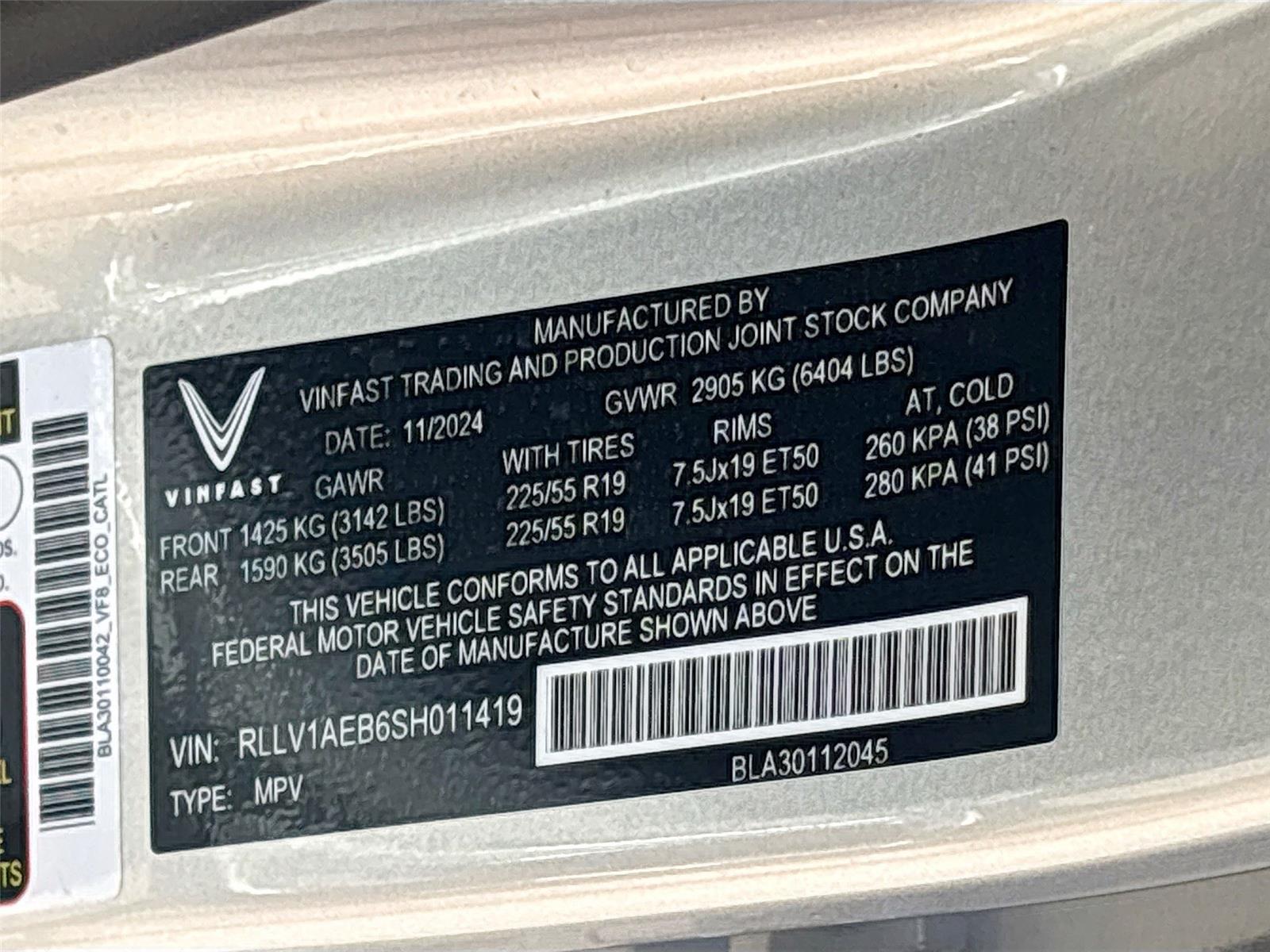 2025 VinFast VF 8 Eco