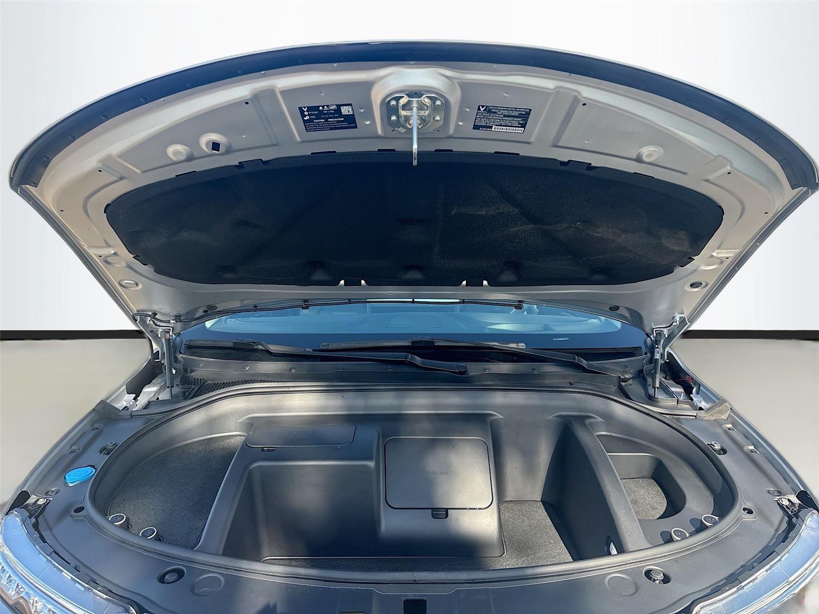 2025 VinFast VF 8 Eco