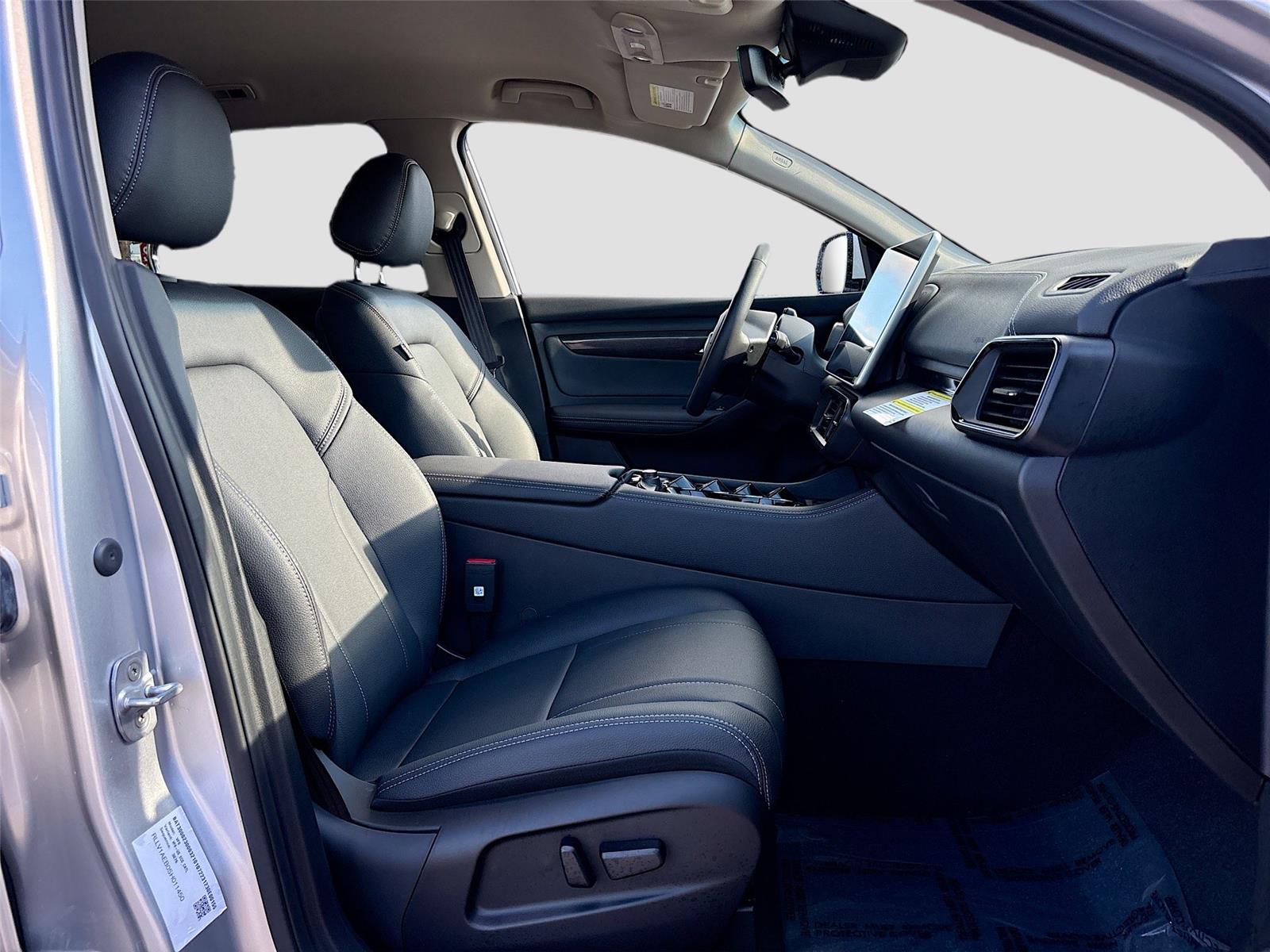 2025 VinFast VF 8 Eco