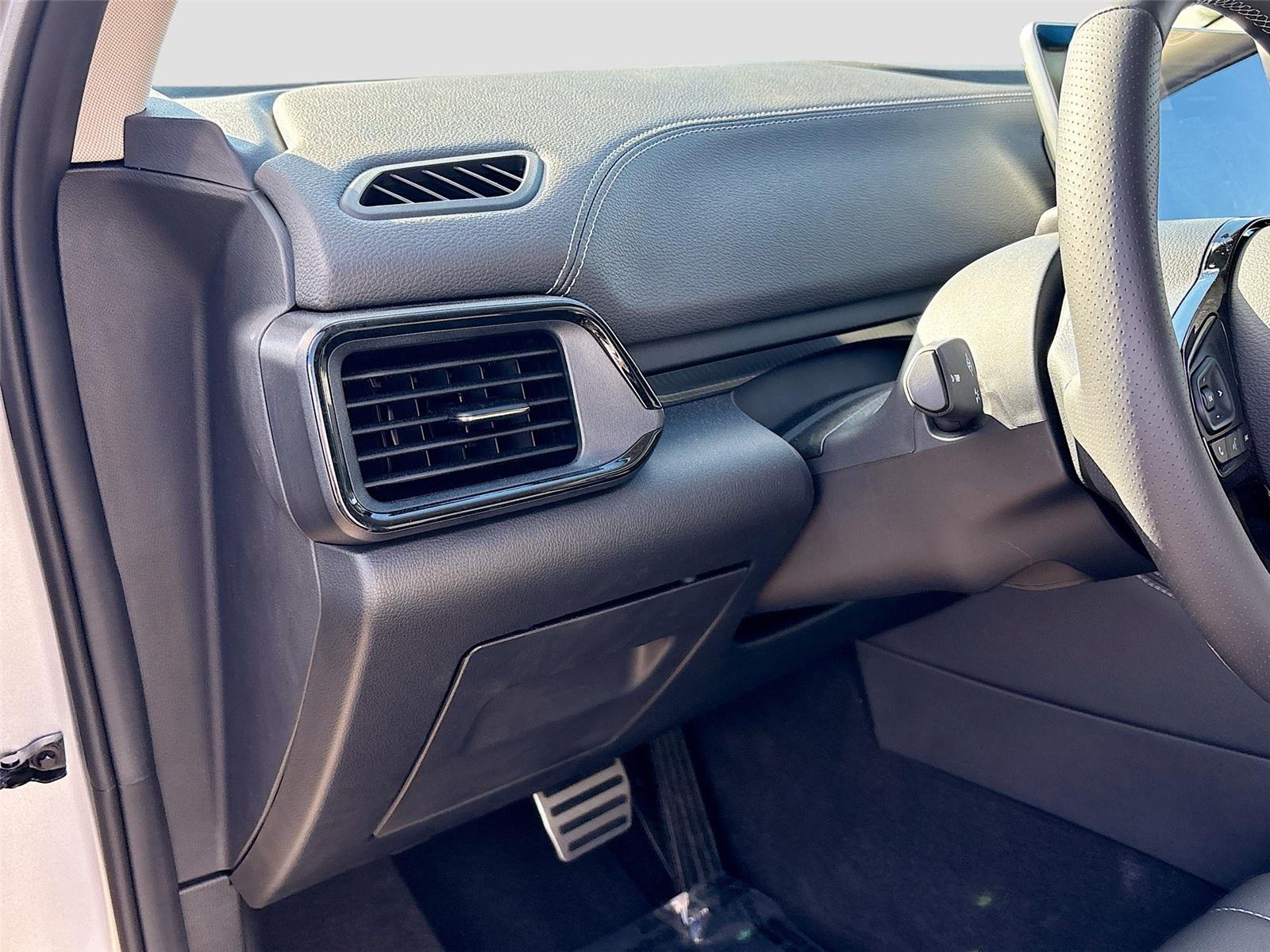 2025 VinFast VF 8 Eco