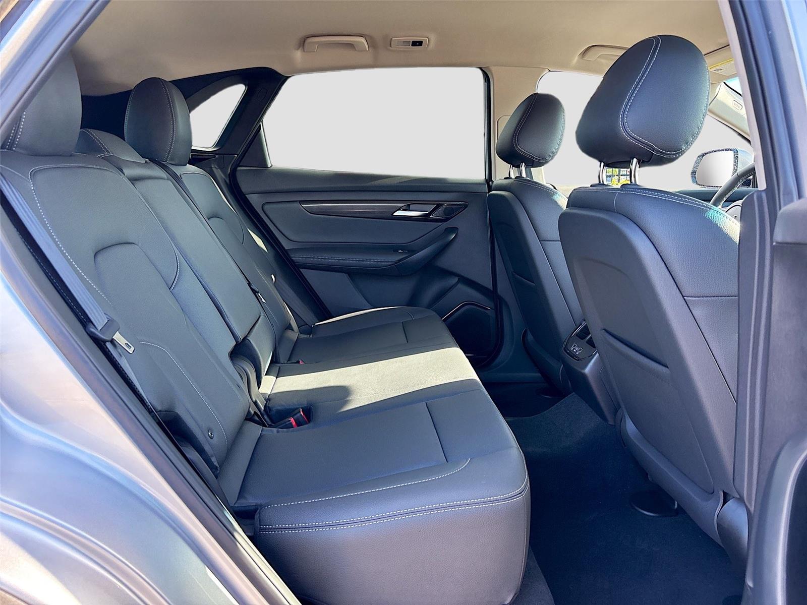 2025 VinFast VF 8 Eco