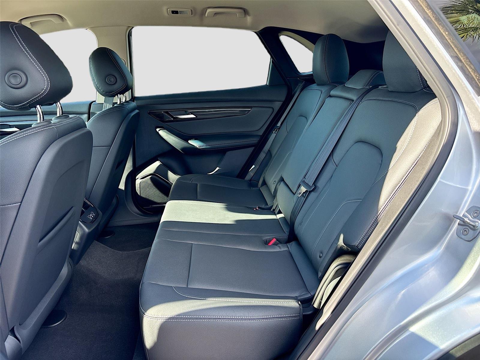 2025 VinFast VF 8 Eco