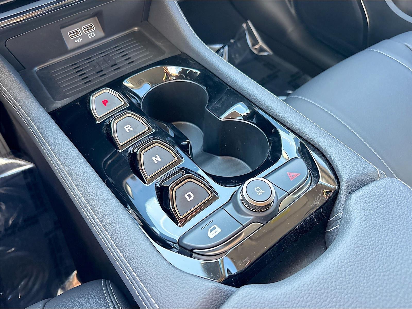 2025 VinFast VF 8 Eco