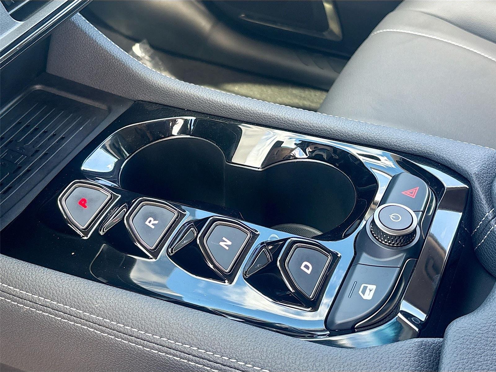 2025 VinFast VF 8 Eco