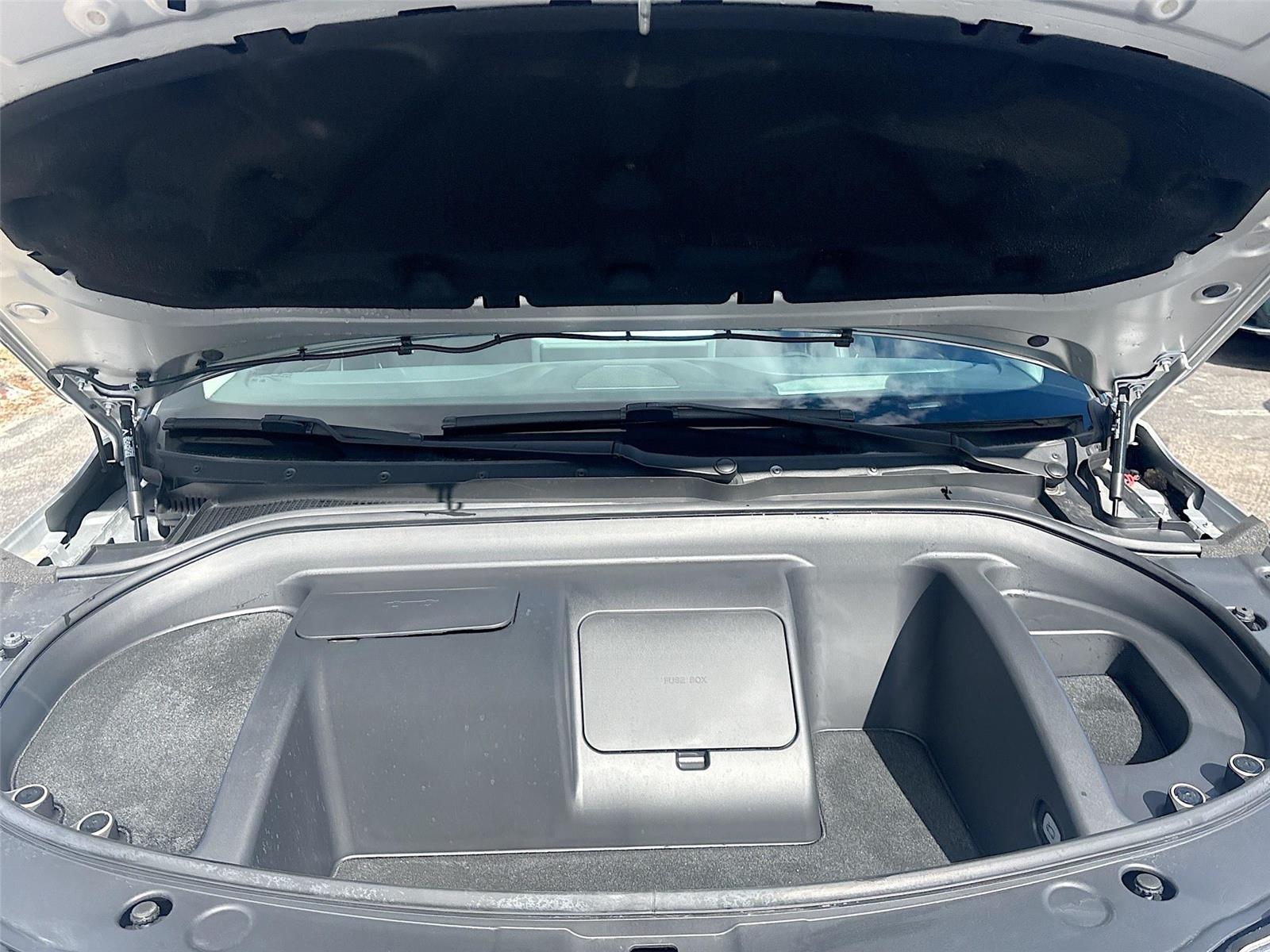 2025 VinFast VF 8 Eco