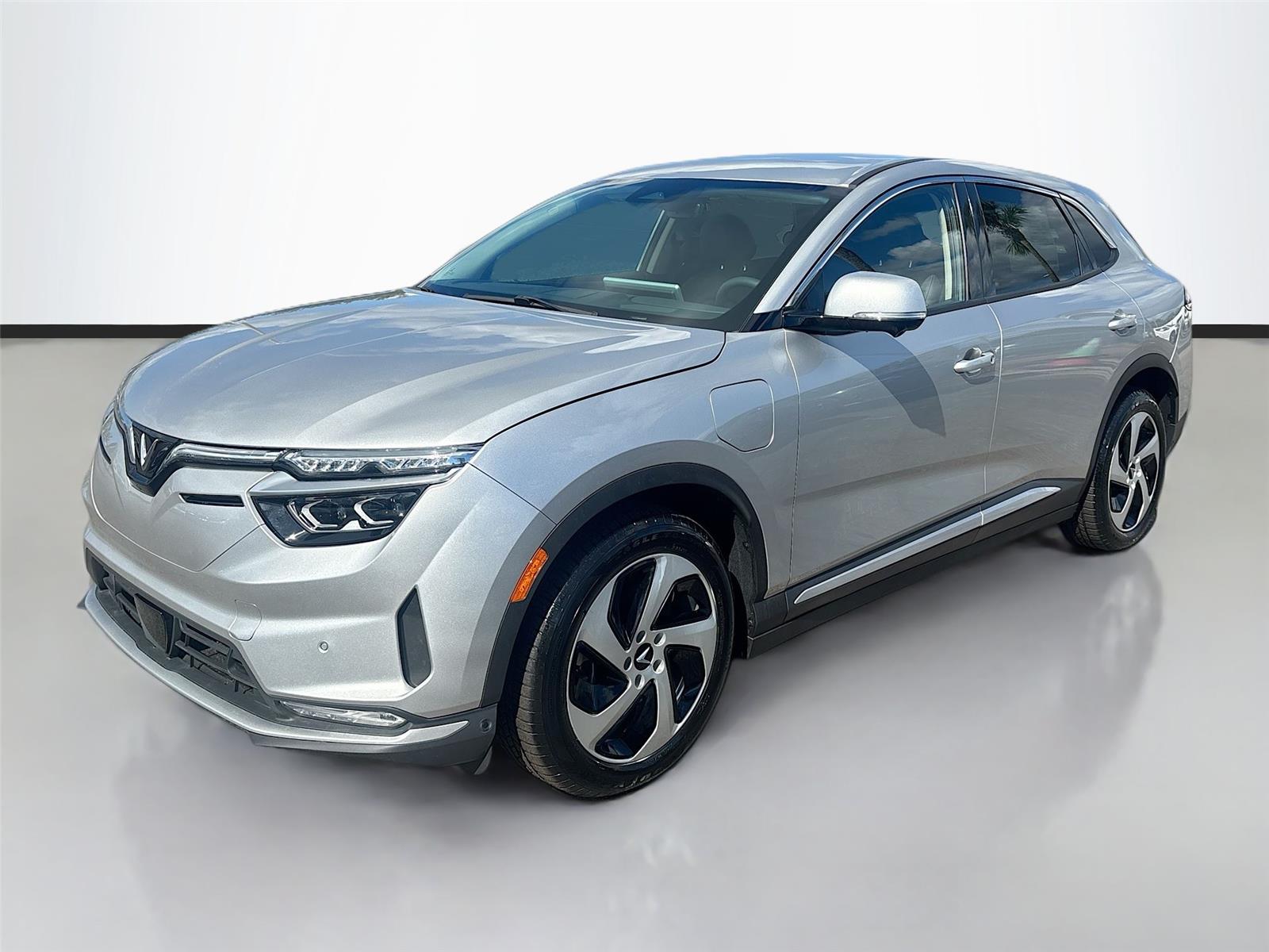 2025 VinFast VF 8 Eco