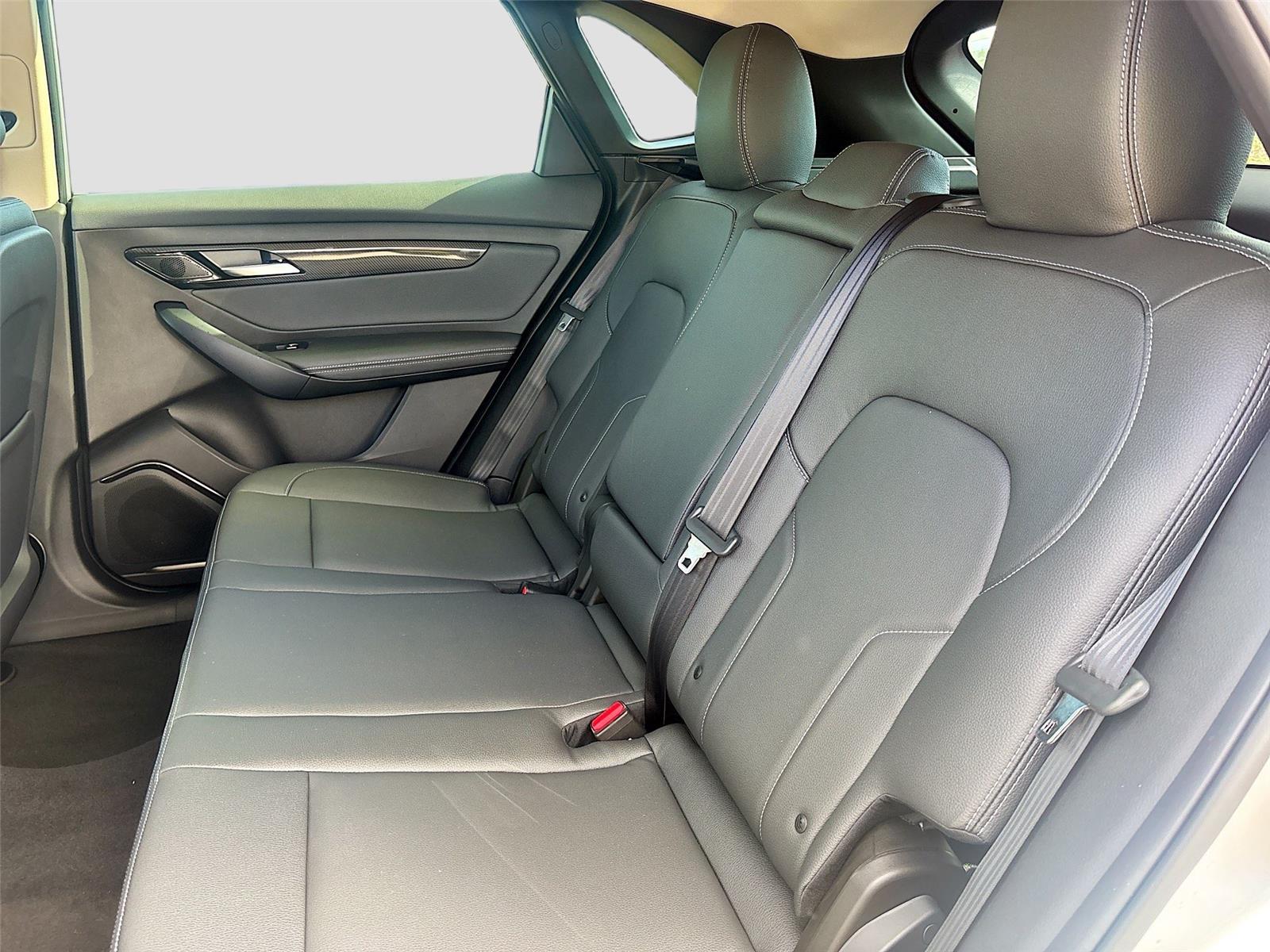 2025 VinFast VF 8 Eco