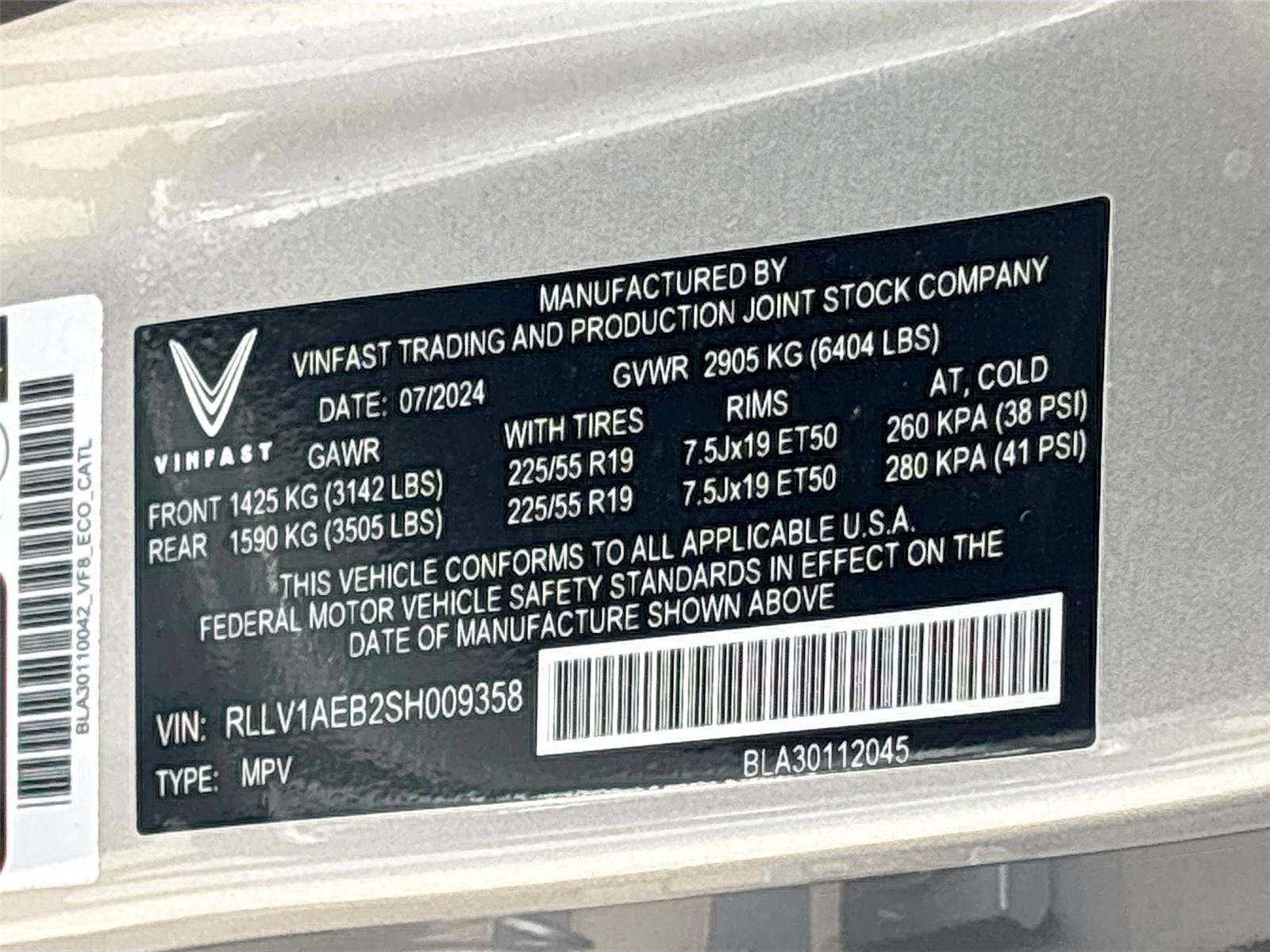 2025 VinFast VF 8 Eco